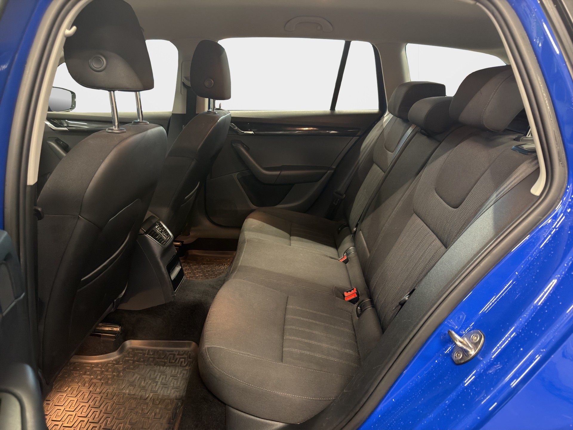 SKODA Octavia Combi 2.0 TDI Style 4x4 DSG-image-12