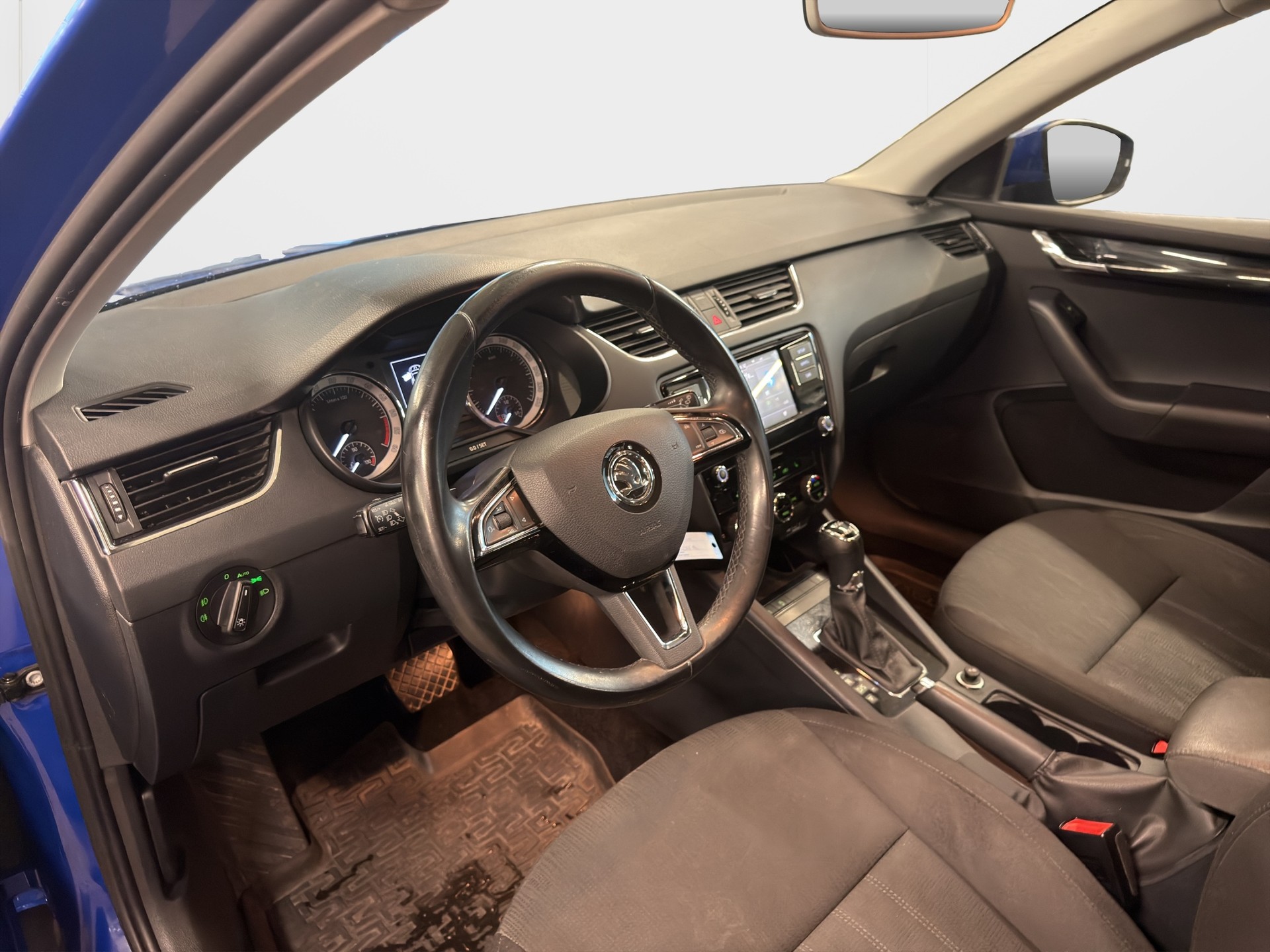 SKODA Octavia Combi 2.0 TDI Style 4x4 DSG-image-11