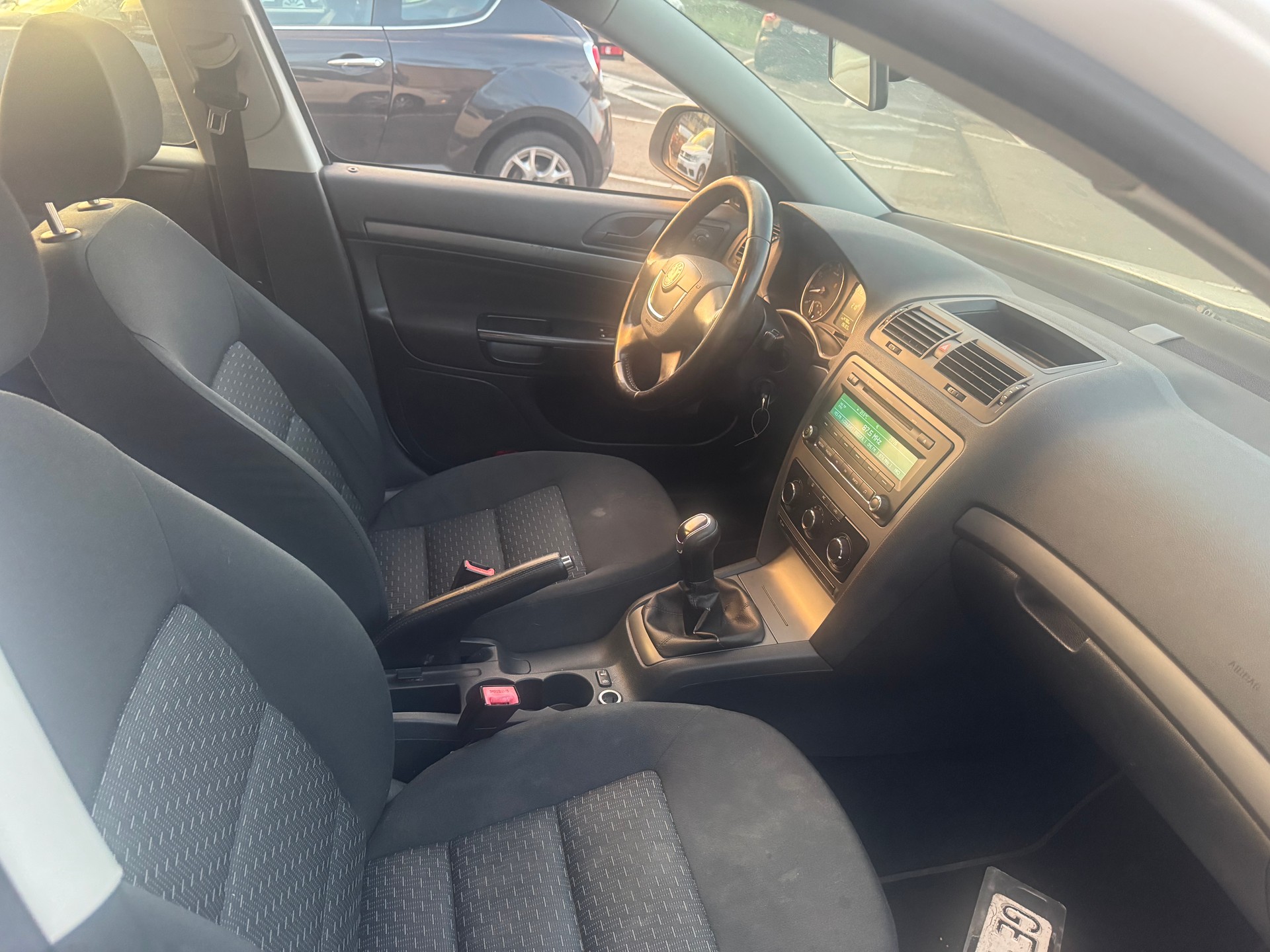 SKODA Octavia Combi 1.4 TSI Elegance-image-8