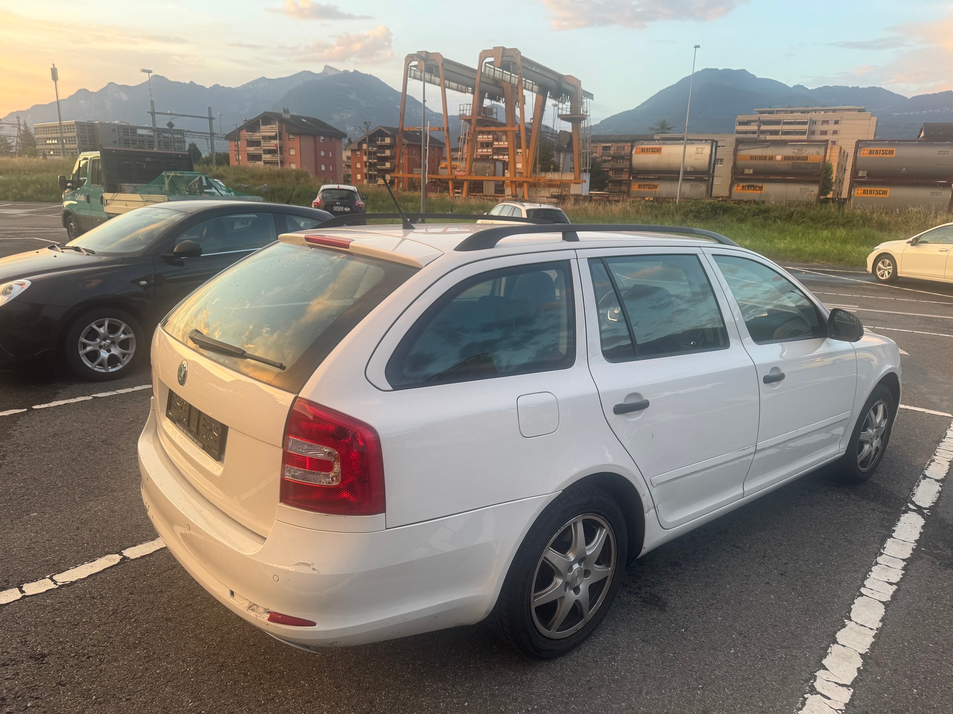 SKODA Octavia Combi 1.4 TSI Elegance-image-5