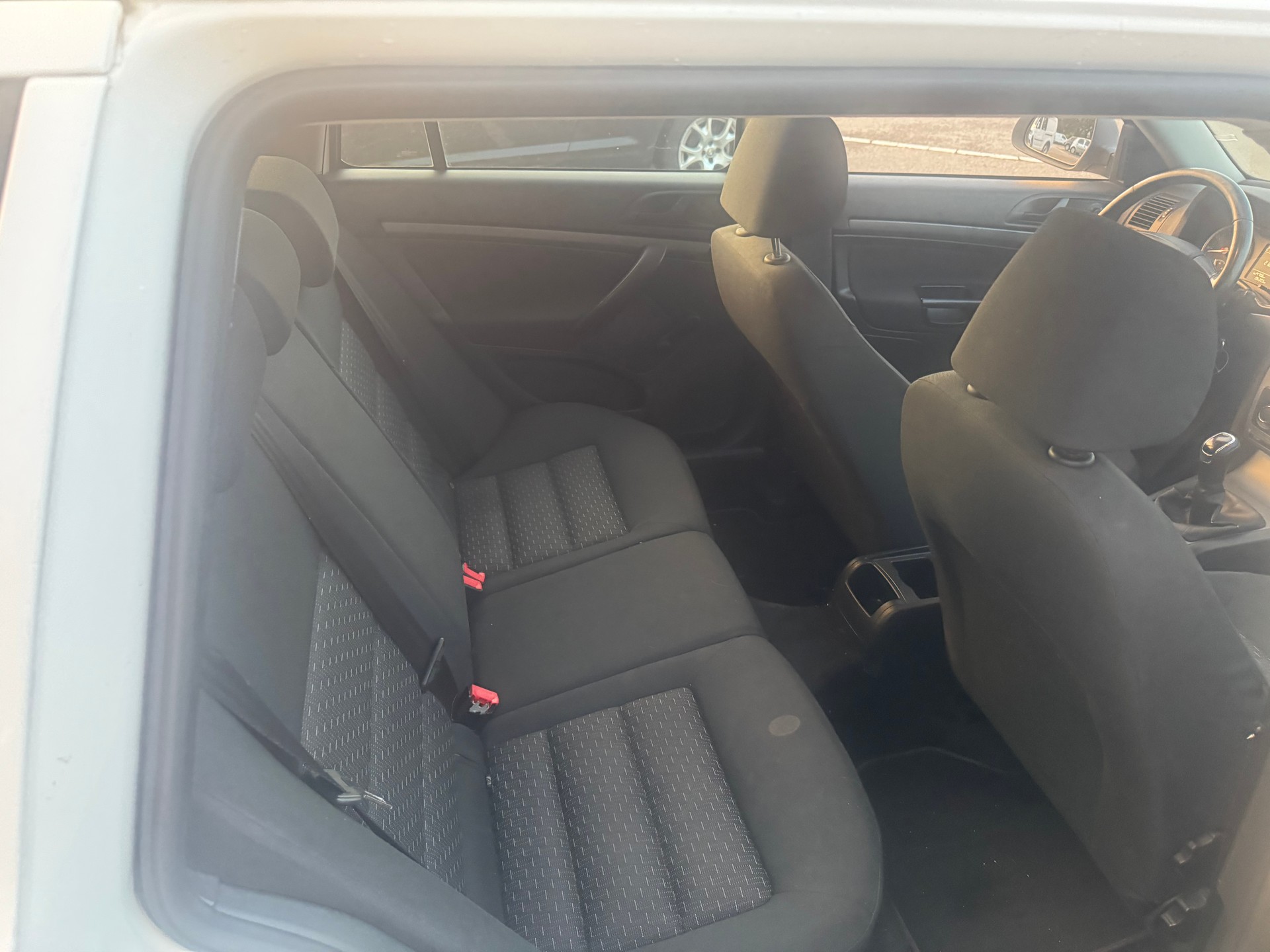 SKODA Octavia Combi 1.4 TSI Elegance-image-10