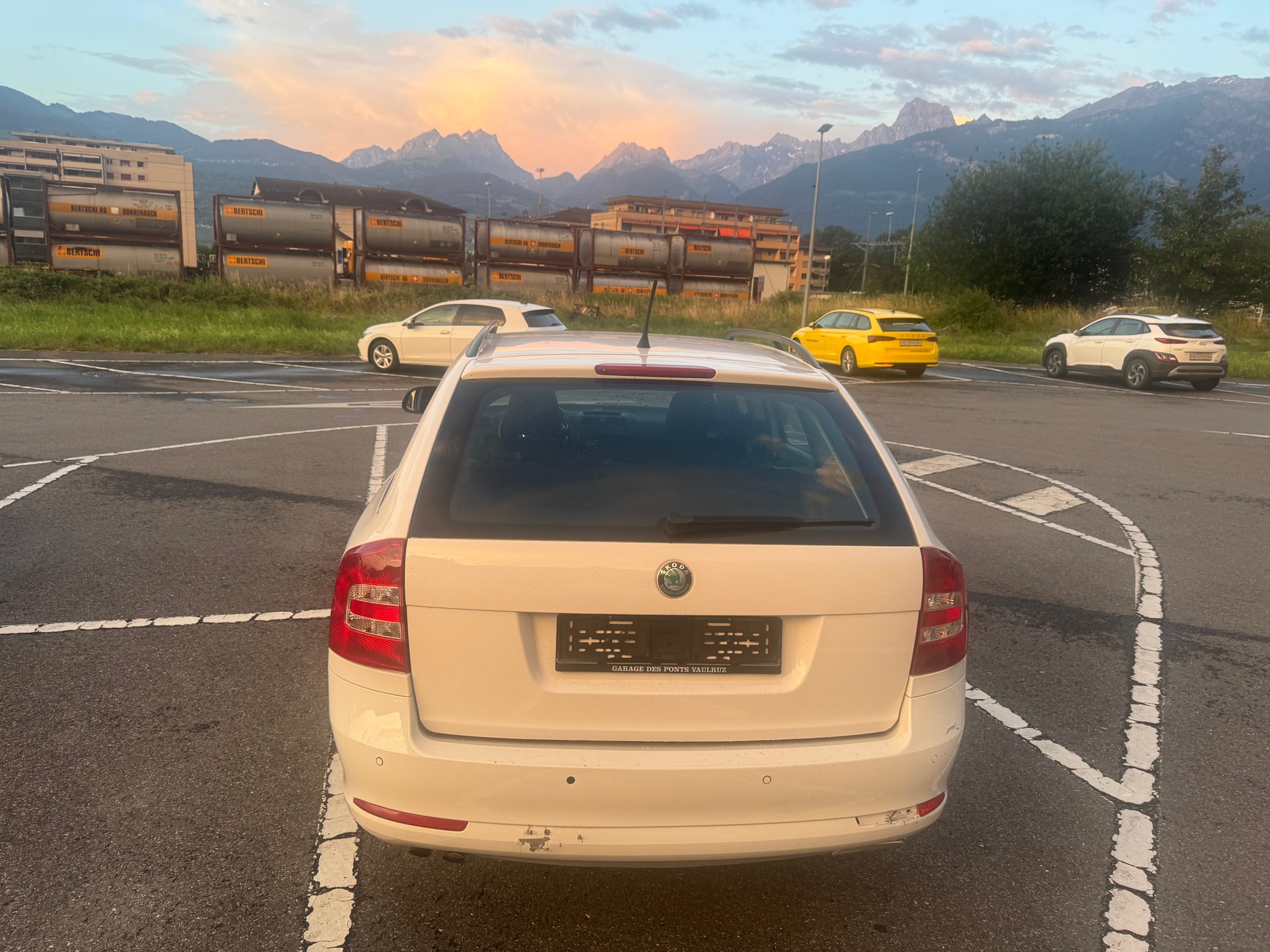 SKODA Octavia Combi 1.4 TSI Elegance-image-4