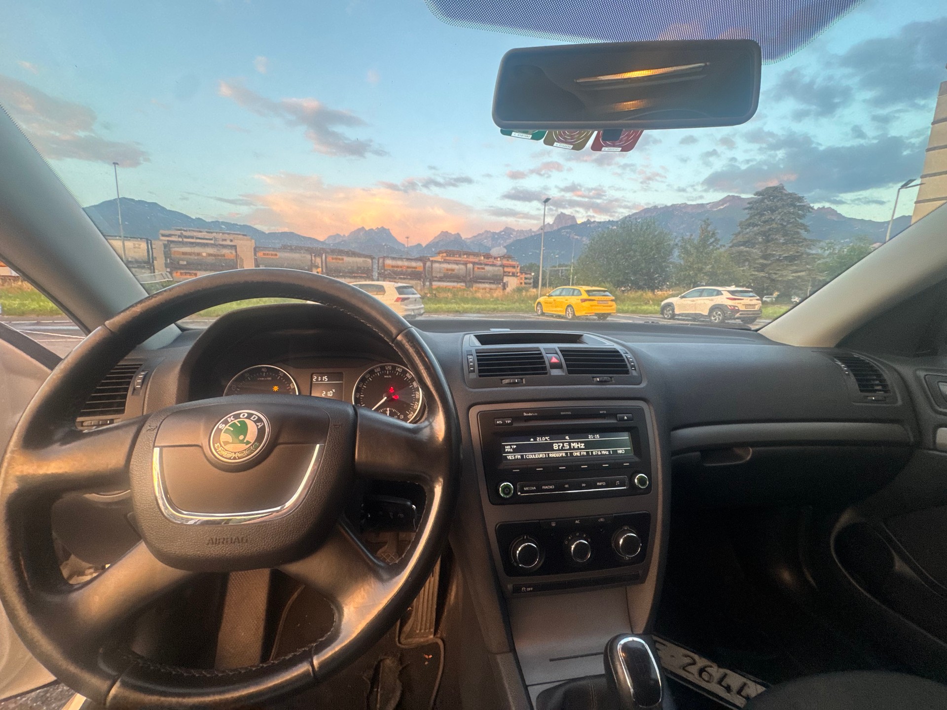 SKODA Octavia Combi 1.4 TSI Elegance-image-12