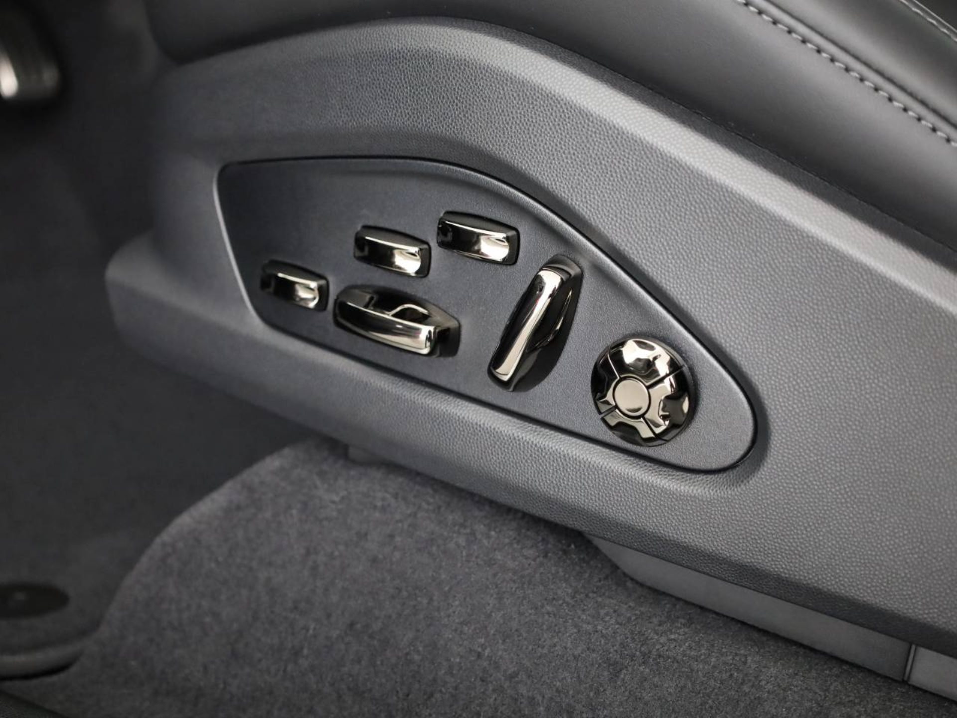 PORSCHE Cayenne S Coupé Electric-image-17