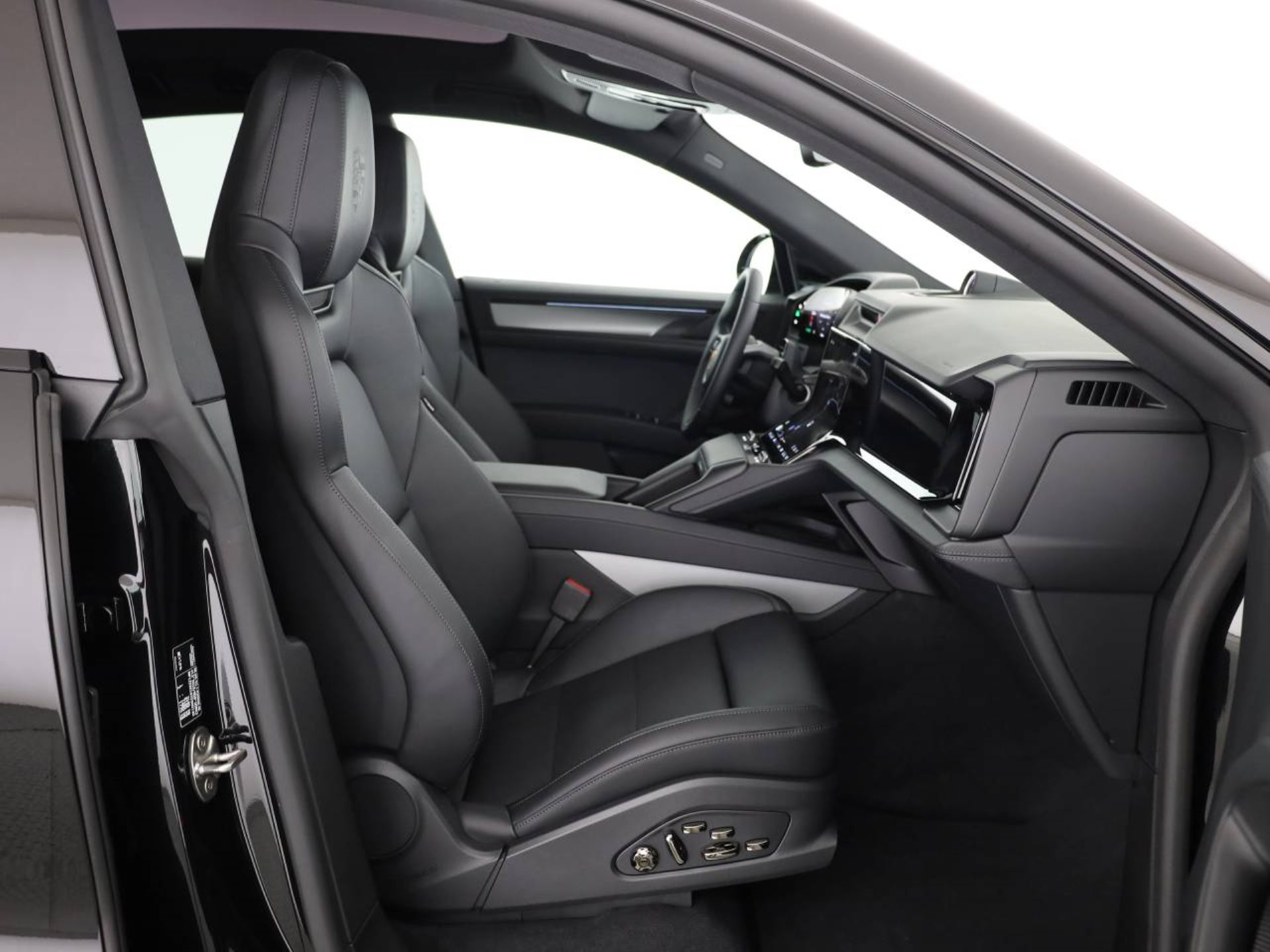 PORSCHE Cayenne S Coupé Electric-image-12