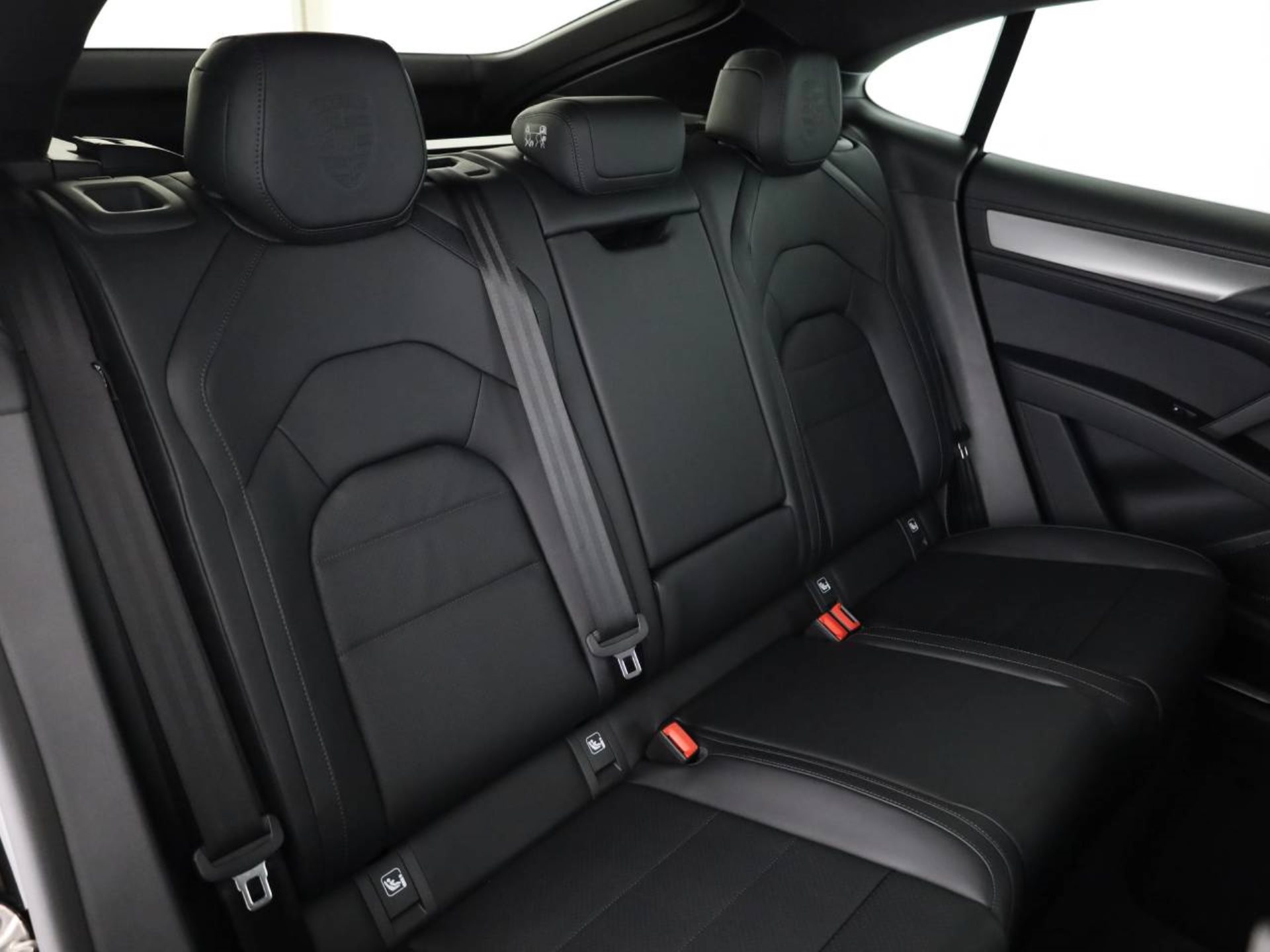 PORSCHE Cayenne S Coupé Electric-image-16