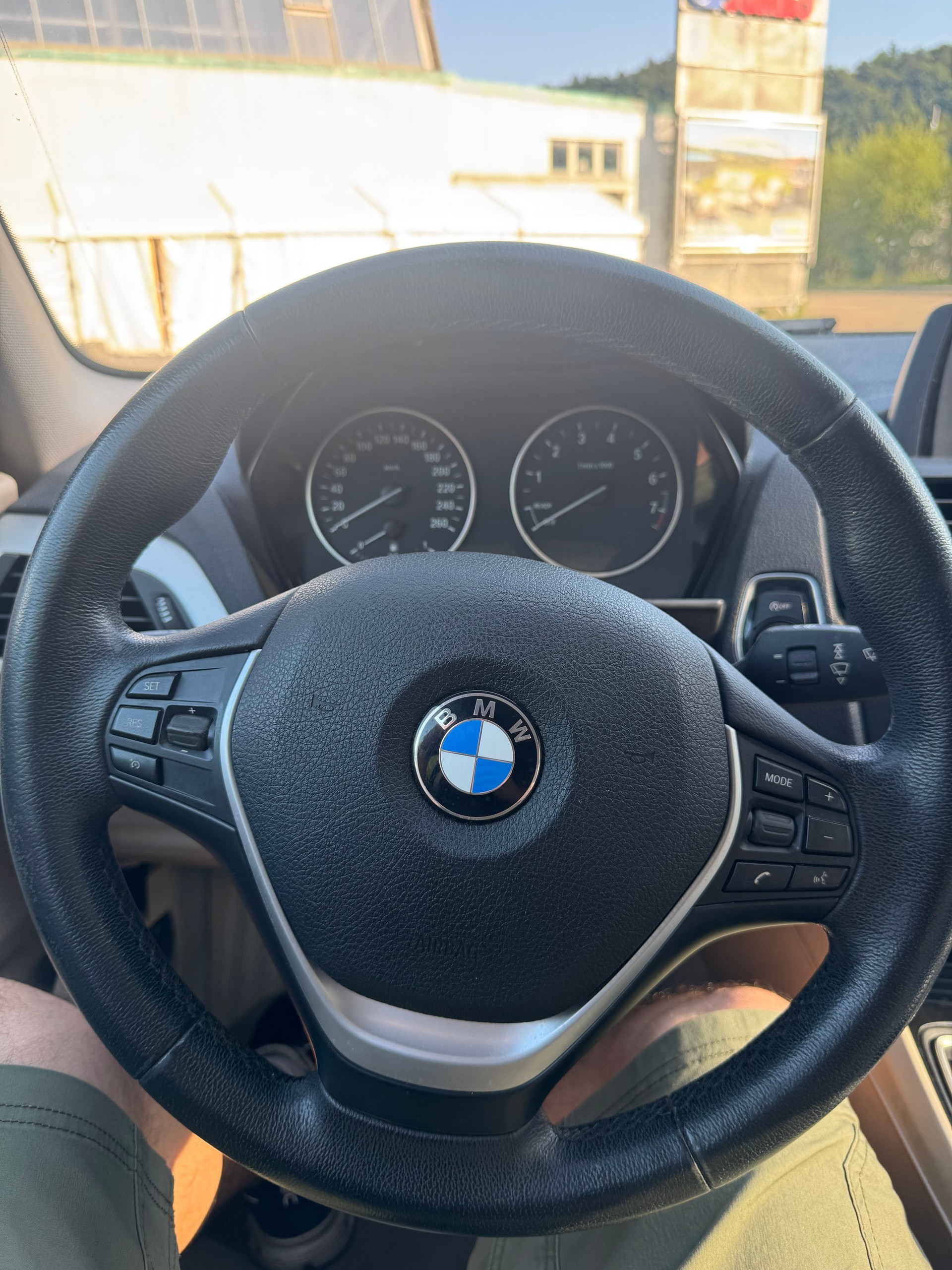 BMW 116i-image-7
