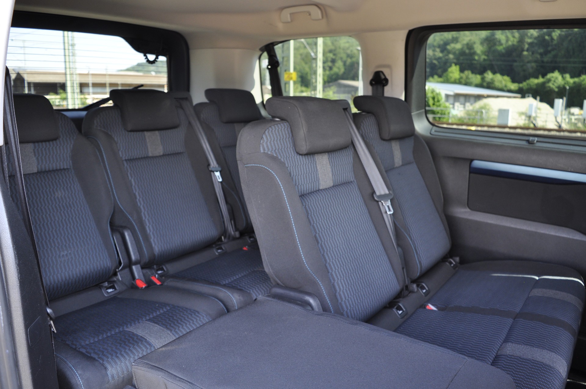 PEUGEOT Traveller 2.0 BlueHDi Active Standard EAT-image-8