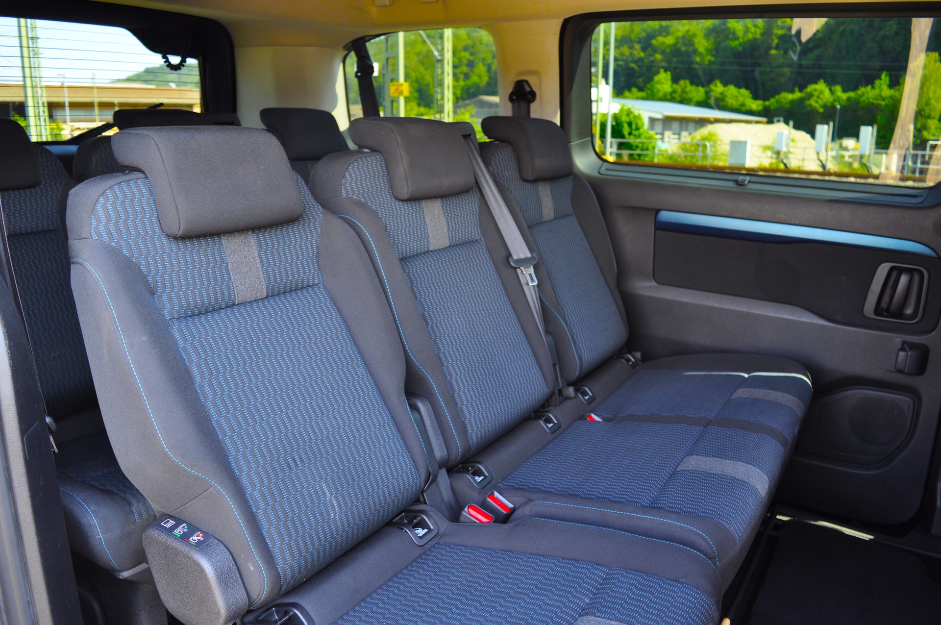 PEUGEOT Traveller 2.0 BlueHDi Active Standard EAT-image-9