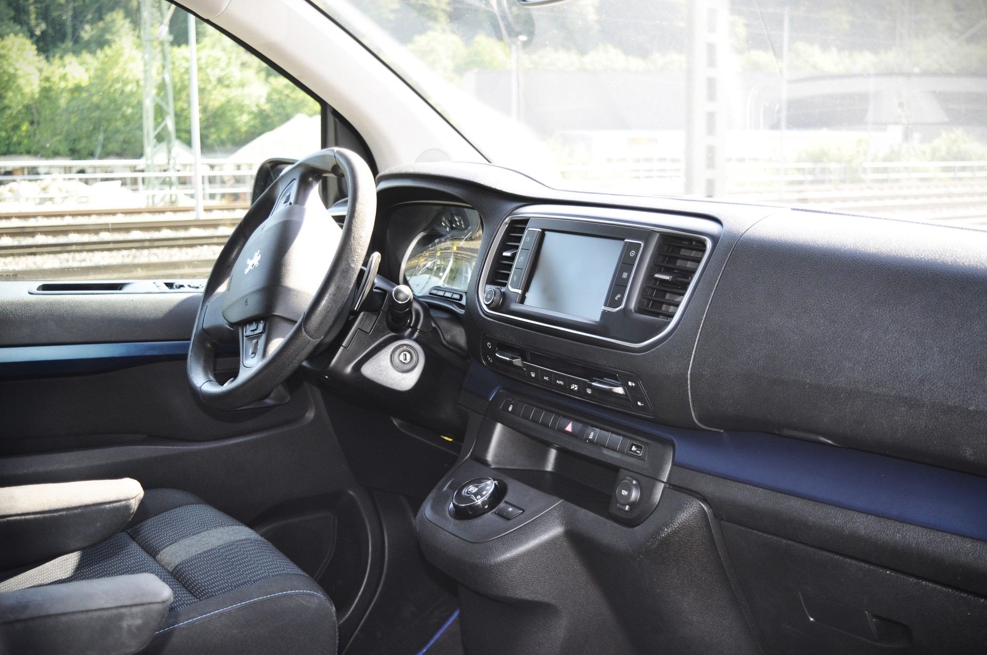 PEUGEOT Traveller 2.0 BlueHDi Active Standard EAT-image-11