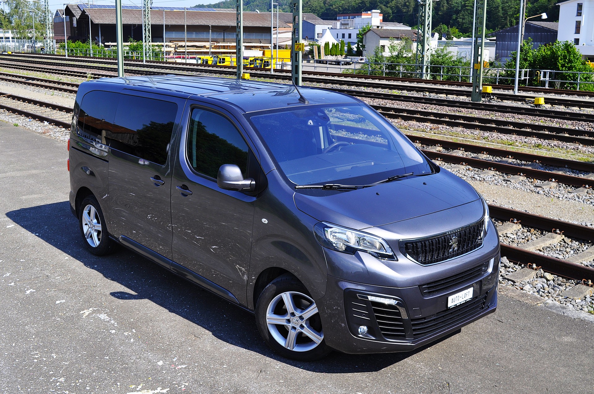 PEUGEOT Traveller 2.0 BlueHDi Active Standard EAT-image-15