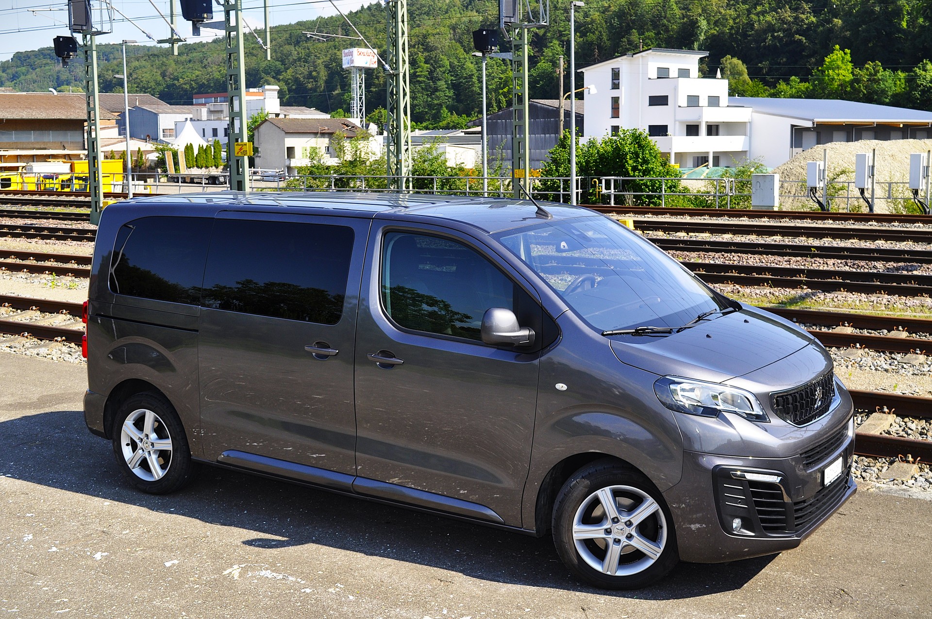 PEUGEOT Traveller 2.0 BlueHDi Active Standard EAT-image-1