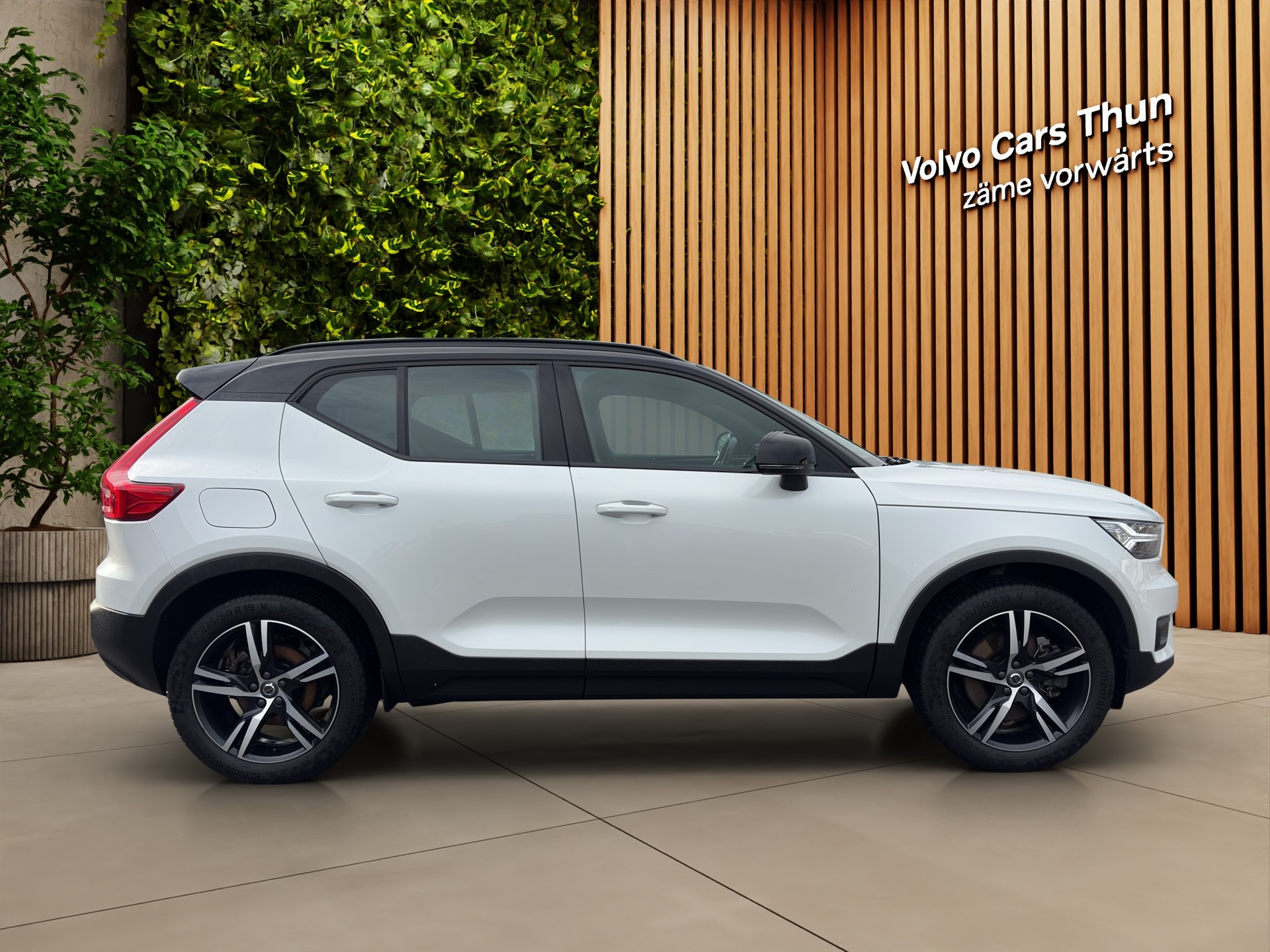 VOLVO XC40 1.5 T5 TE R-Design-image-4