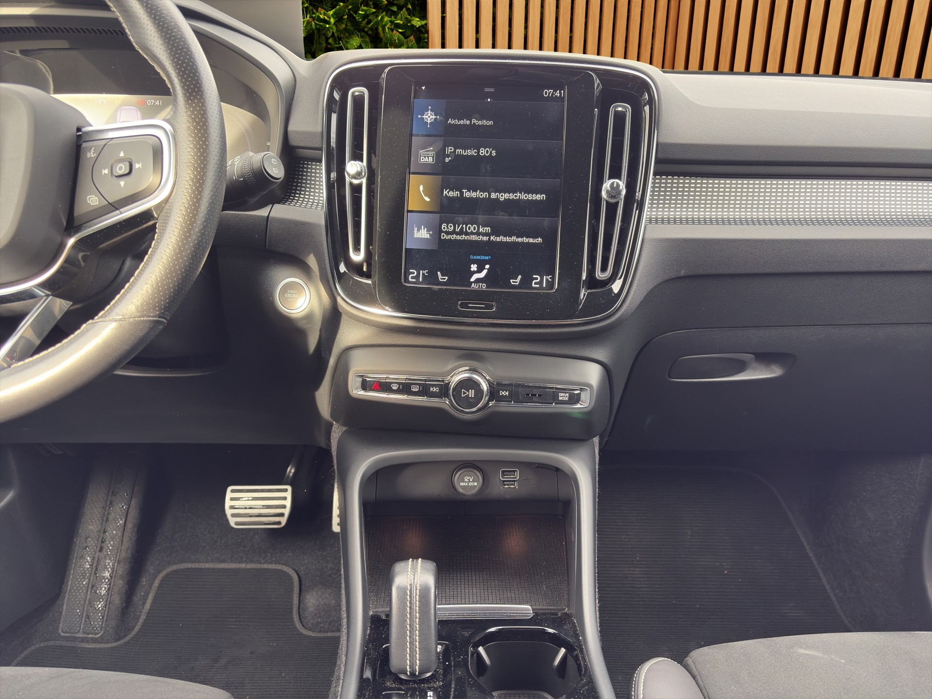 VOLVO XC40 1.5 T5 TE R-Design-image-10
