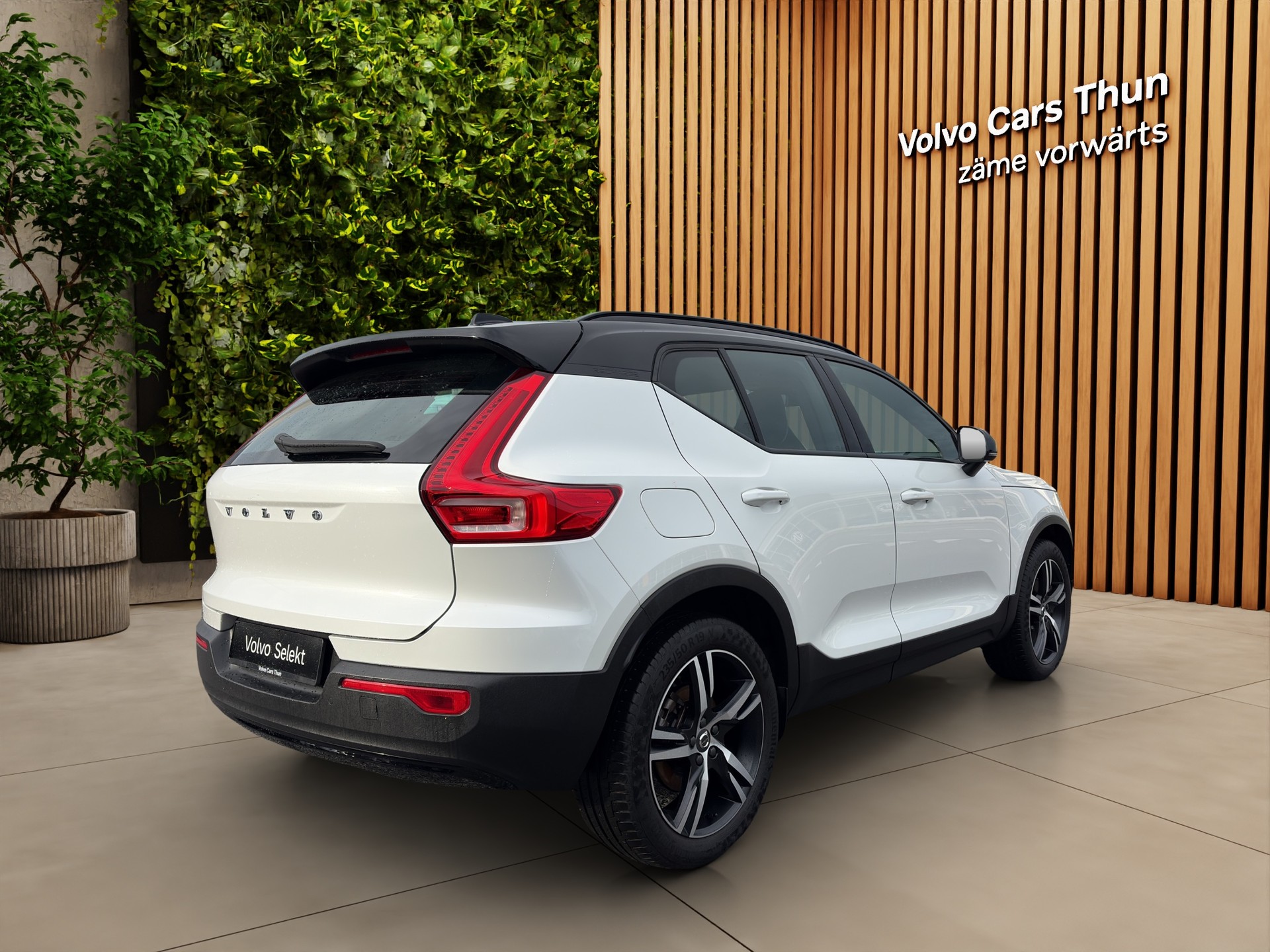 VOLVO XC40 1.5 T5 TE R-Design-image-2