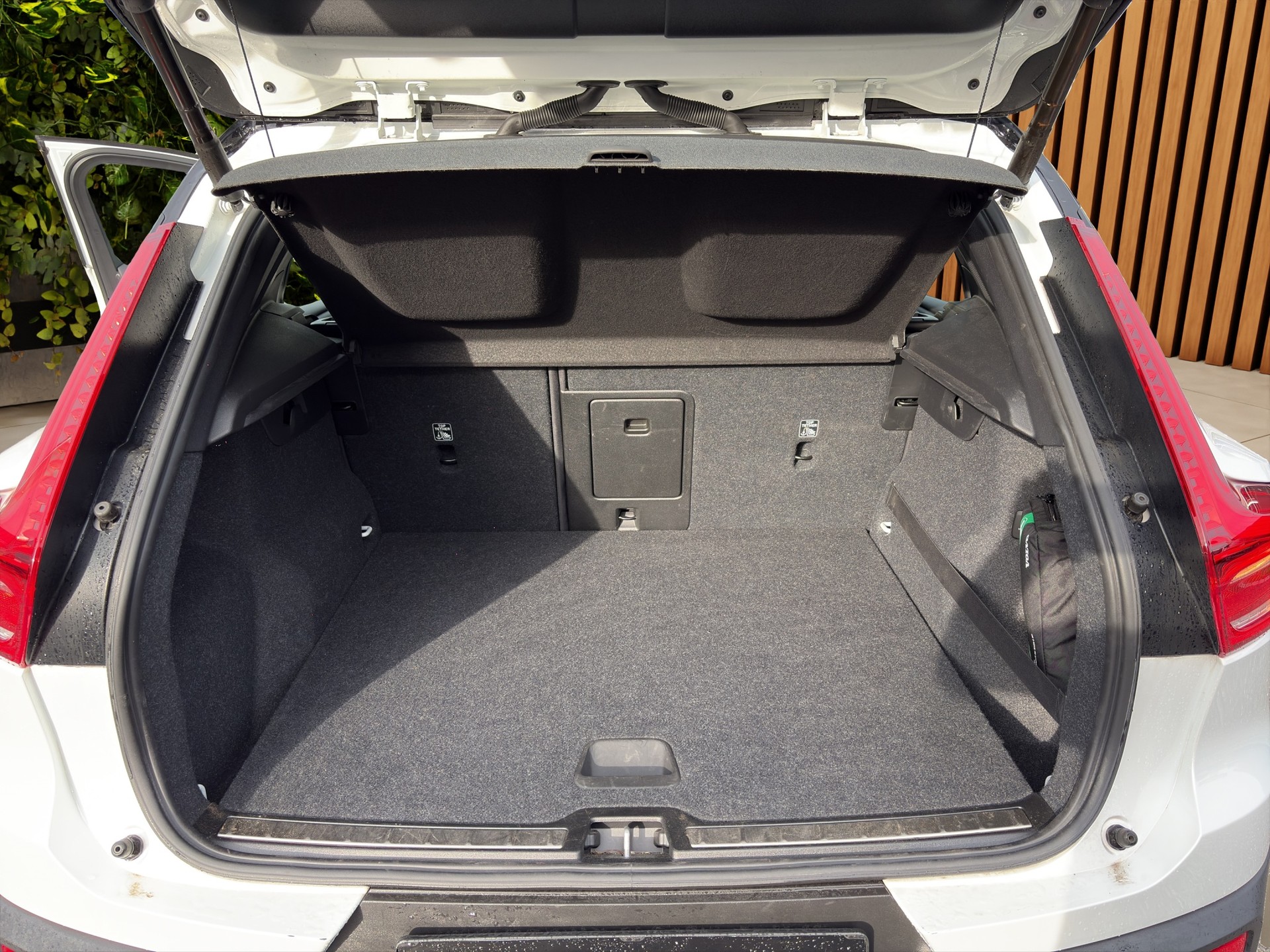 VOLVO XC40 1.5 T5 TE R-Design-image-14
