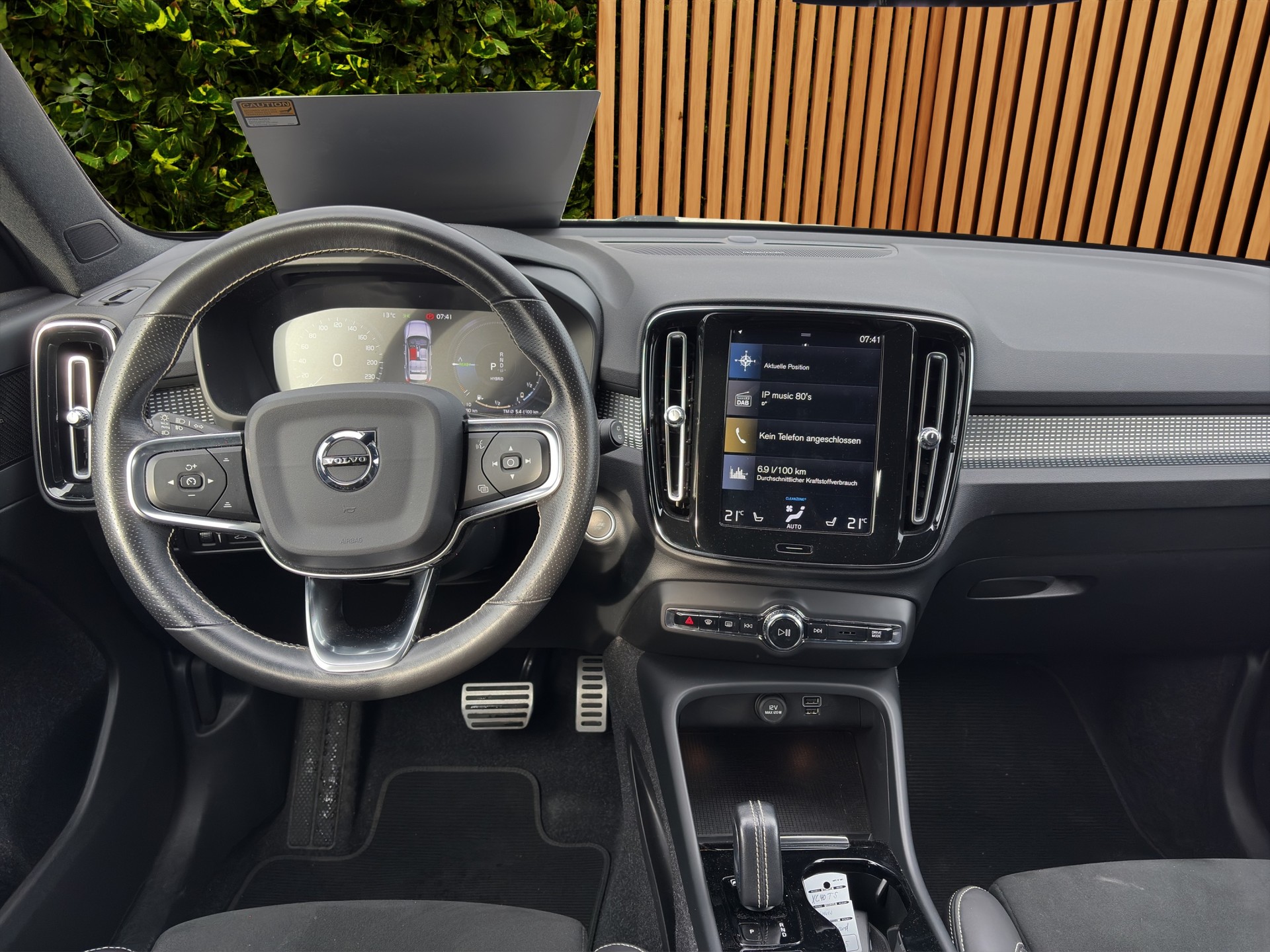 VOLVO XC40 1.5 T5 TE R-Design-image-8