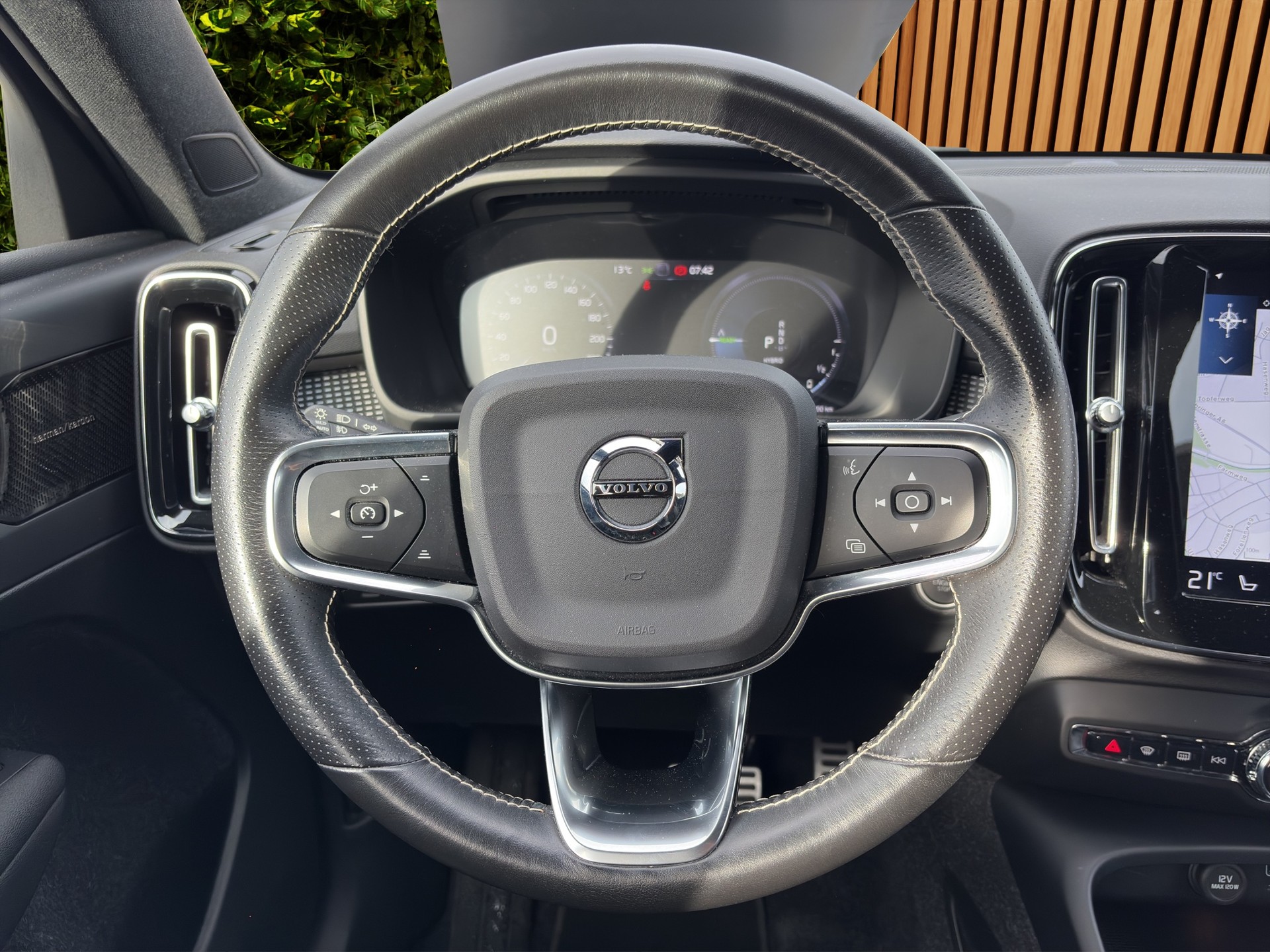 VOLVO XC40 1.5 T5 TE R-Design-image-9