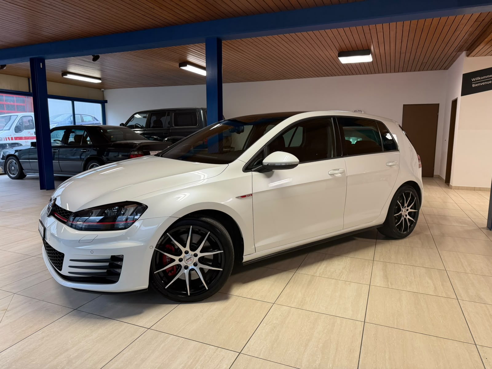 VW Golf 2.0 TSI GTI Performance DSG-image-3