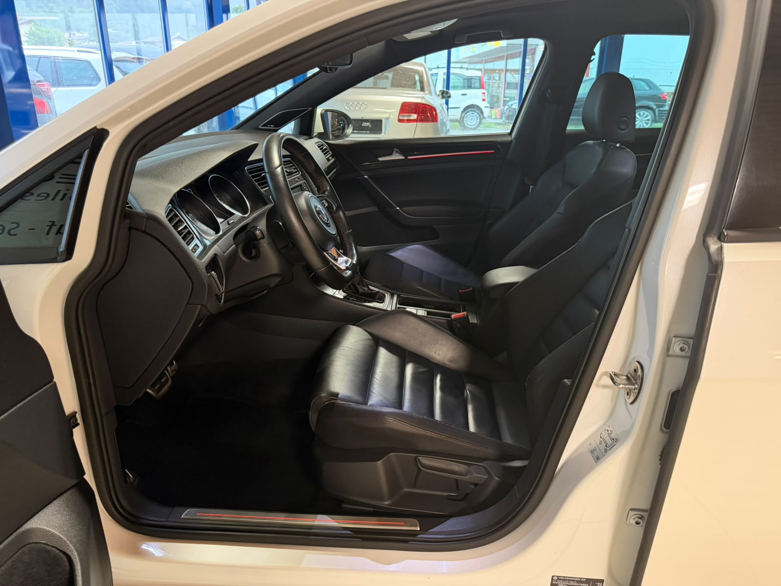 VW Golf 2.0 TSI GTI Performance DSG-image-13