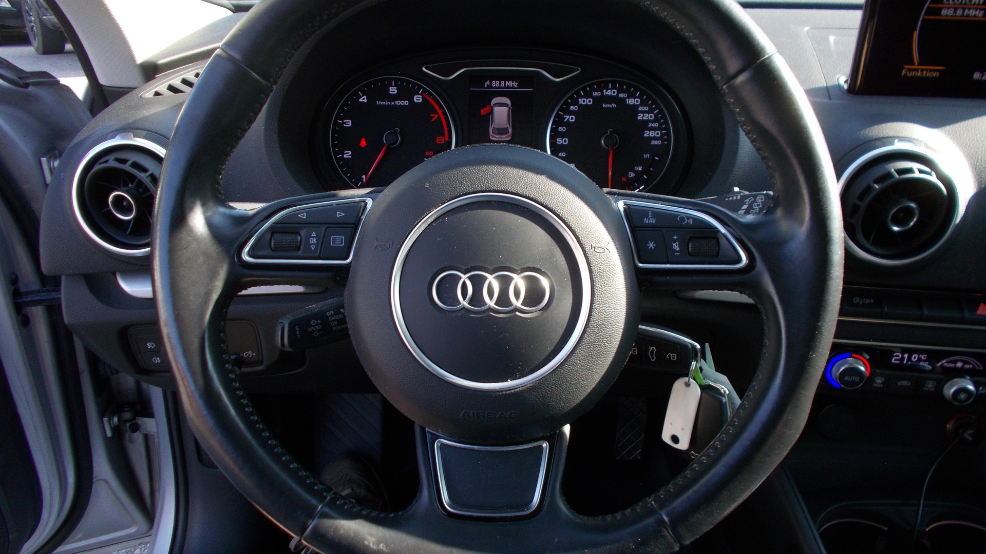 AUDI A3 Sportback 1.8 TFSI Ambition quattro S-tronic-image-10