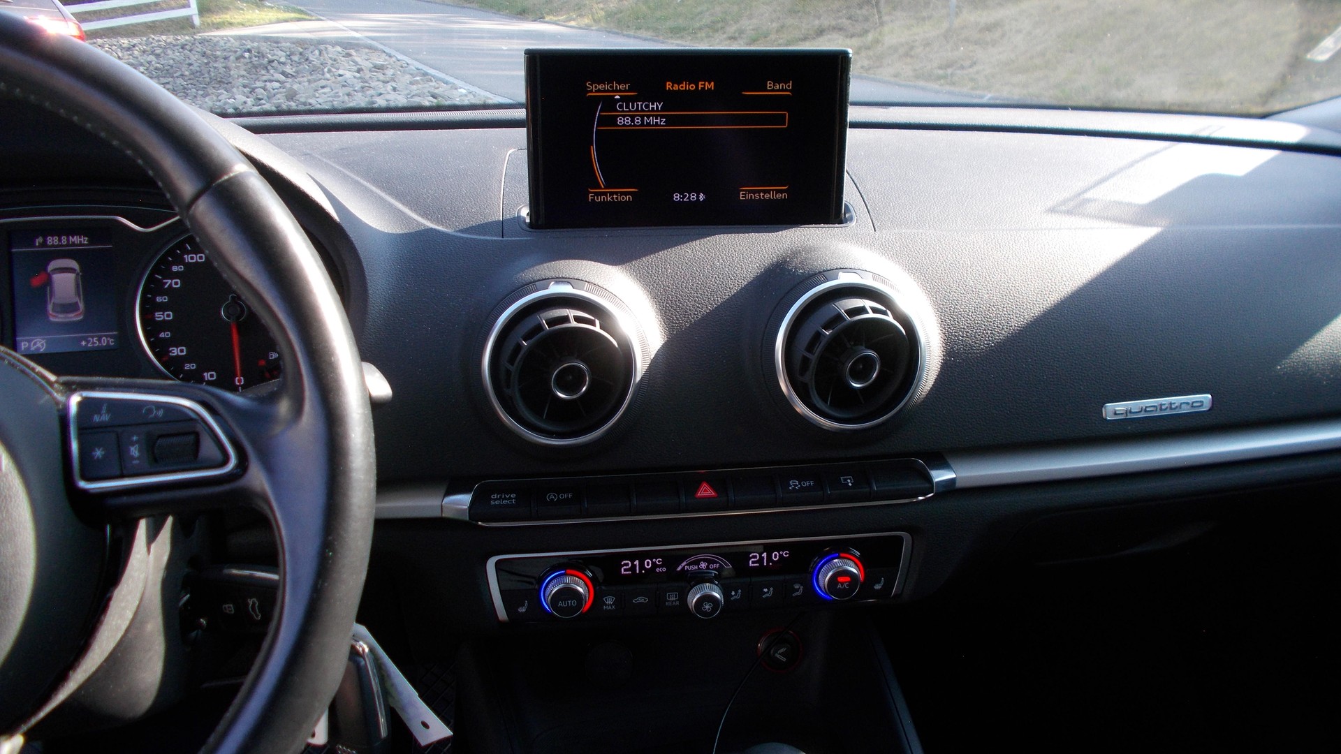 AUDI A3 Sportback 1.8 TFSI Ambition quattro S-tronic-image-11