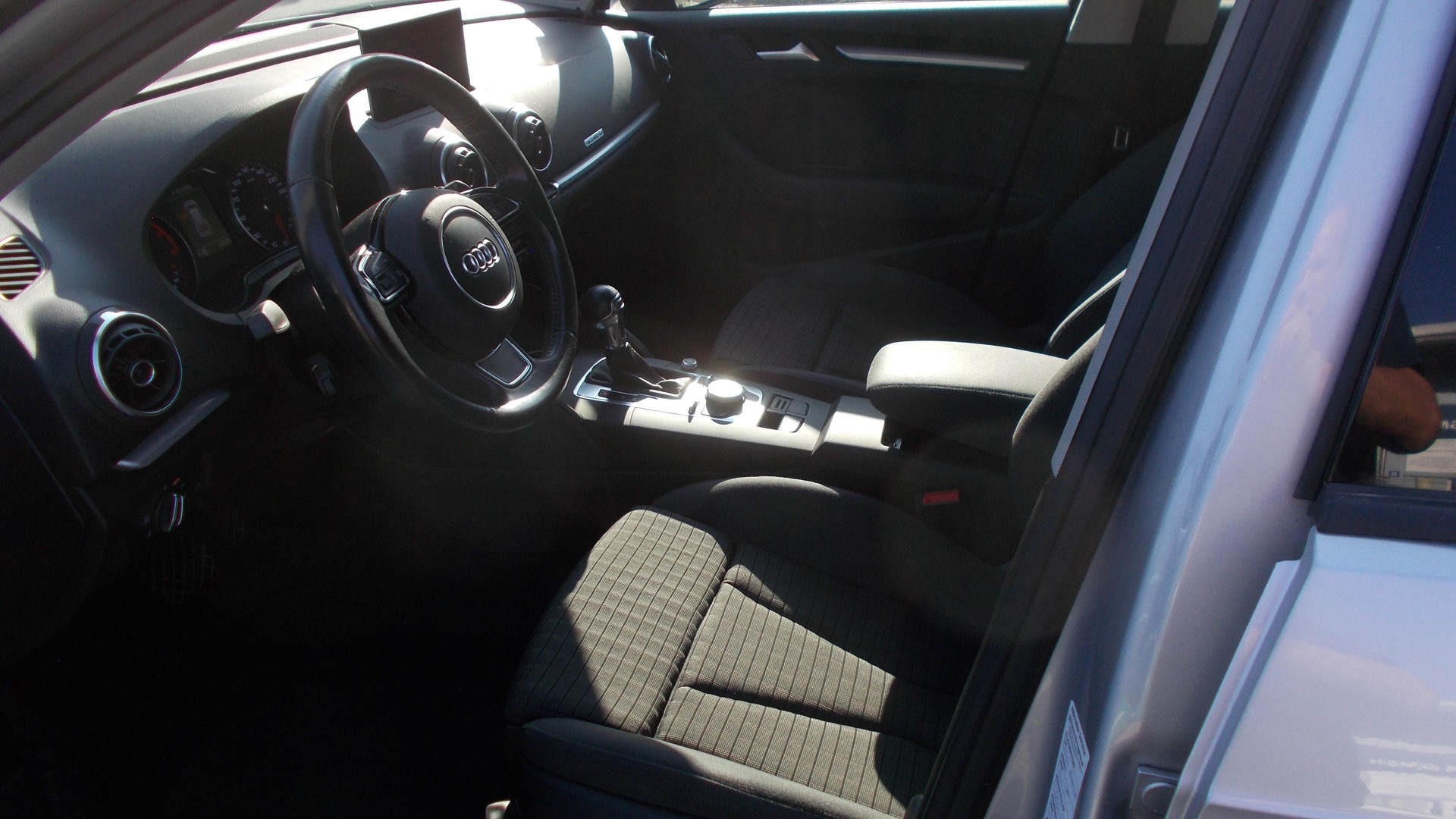 AUDI A3 Sportback 1.8 TFSI Ambition quattro S-tronic-image-6