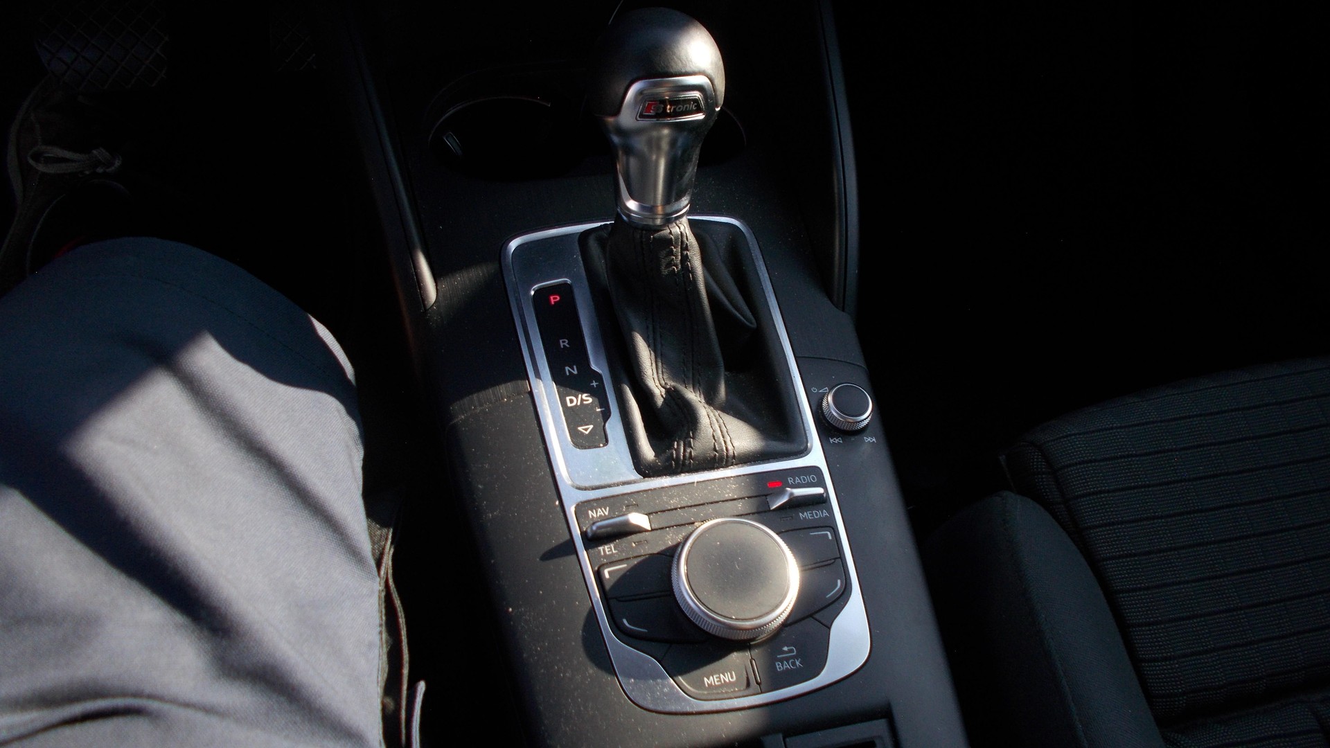 AUDI A3 Sportback 1.8 TFSI Ambition quattro S-tronic-image-12