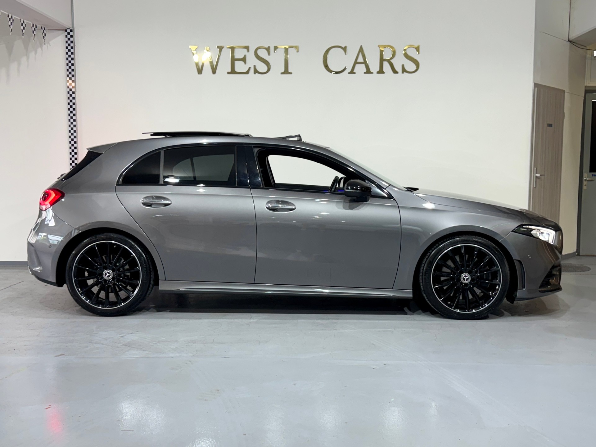MERCEDES-BENZ A 250 AMG Line 7G-DCT-image-2