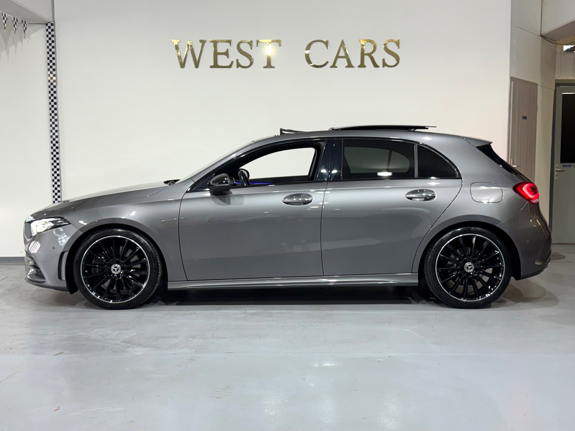 MERCEDES-BENZ A 250 AMG Line 7G-DCT-image-1