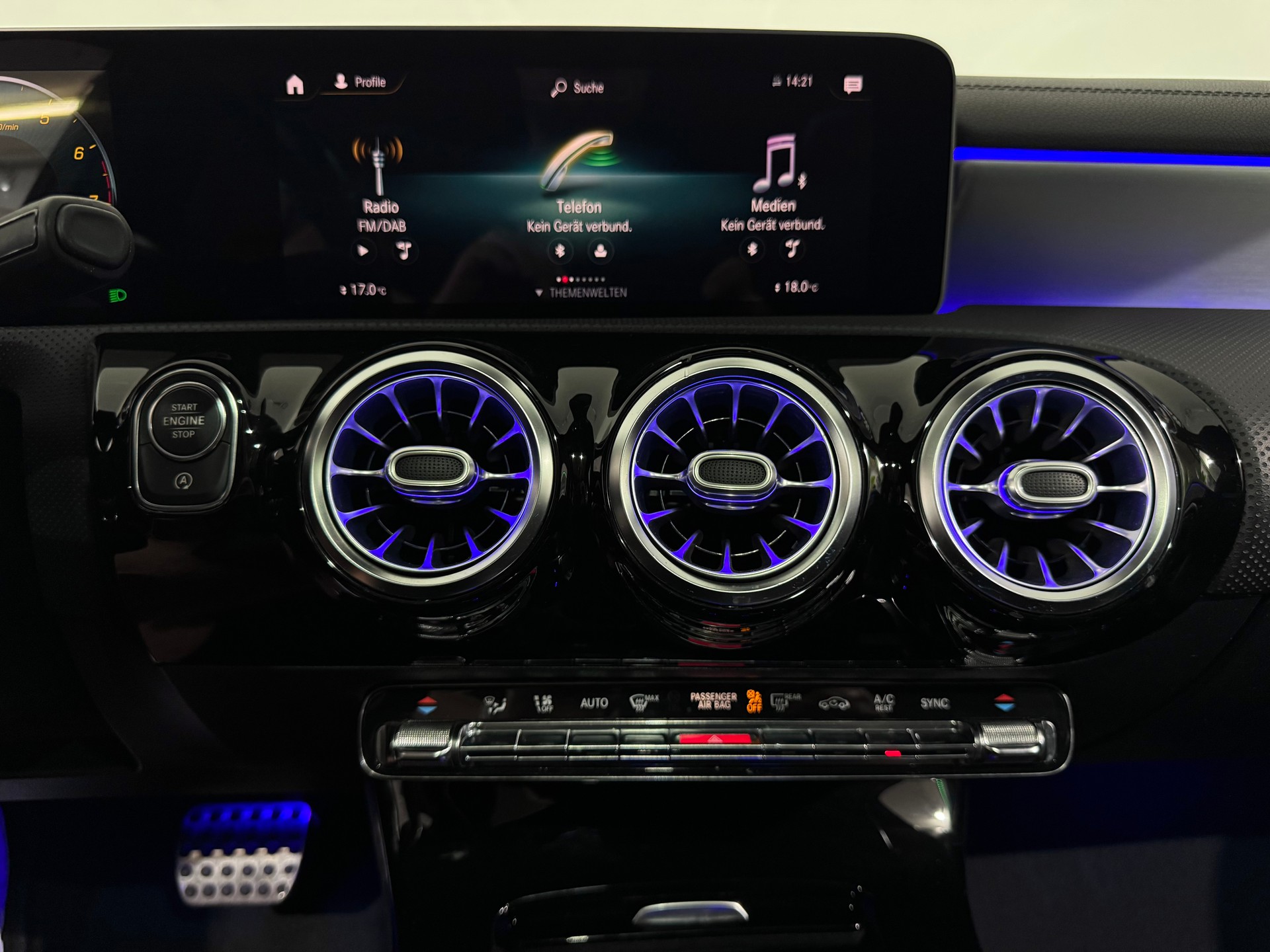 MERCEDES-BENZ A 250 AMG Line 7G-DCT-image-10