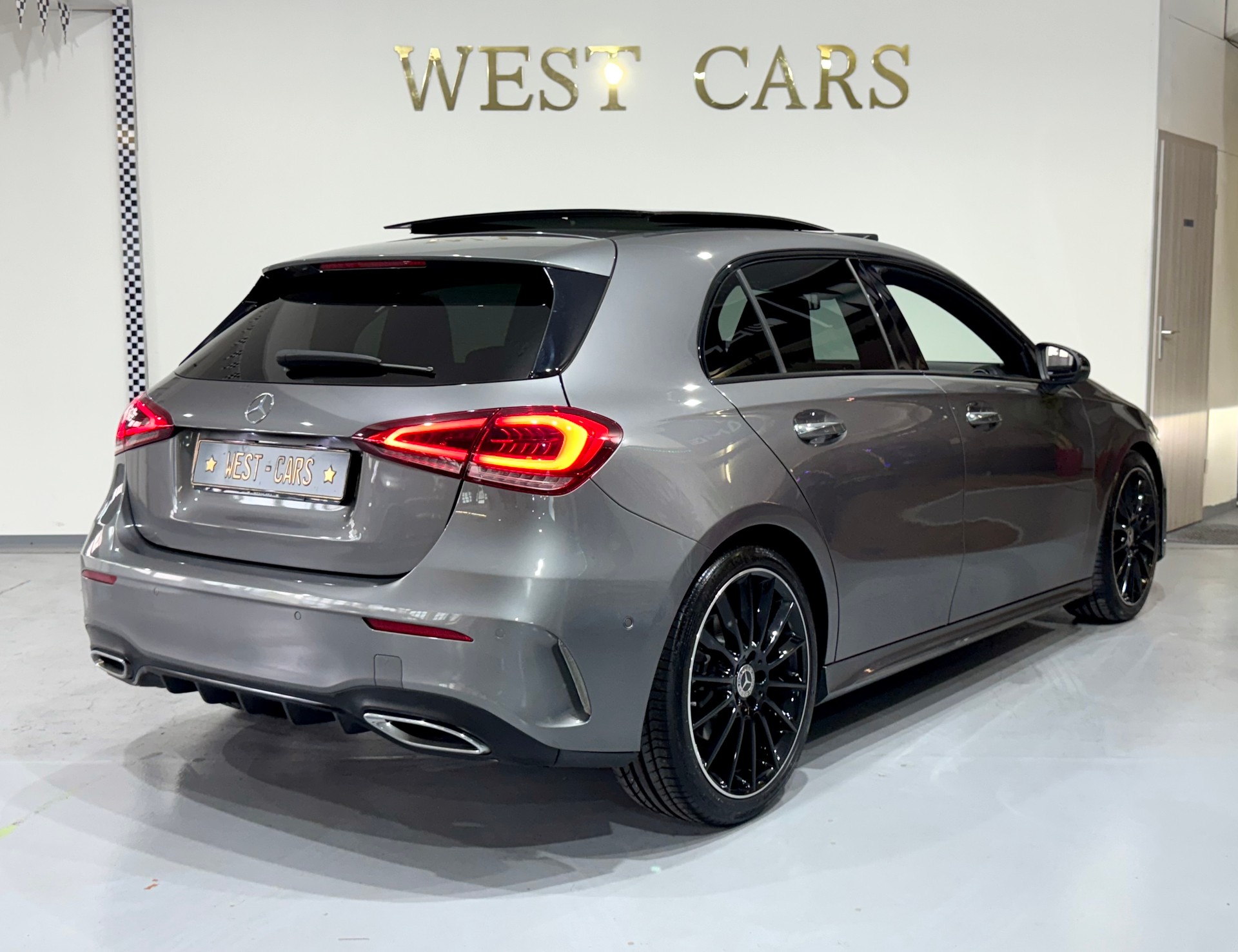 MERCEDES-BENZ A 250 AMG Line 7G-DCT-image-3