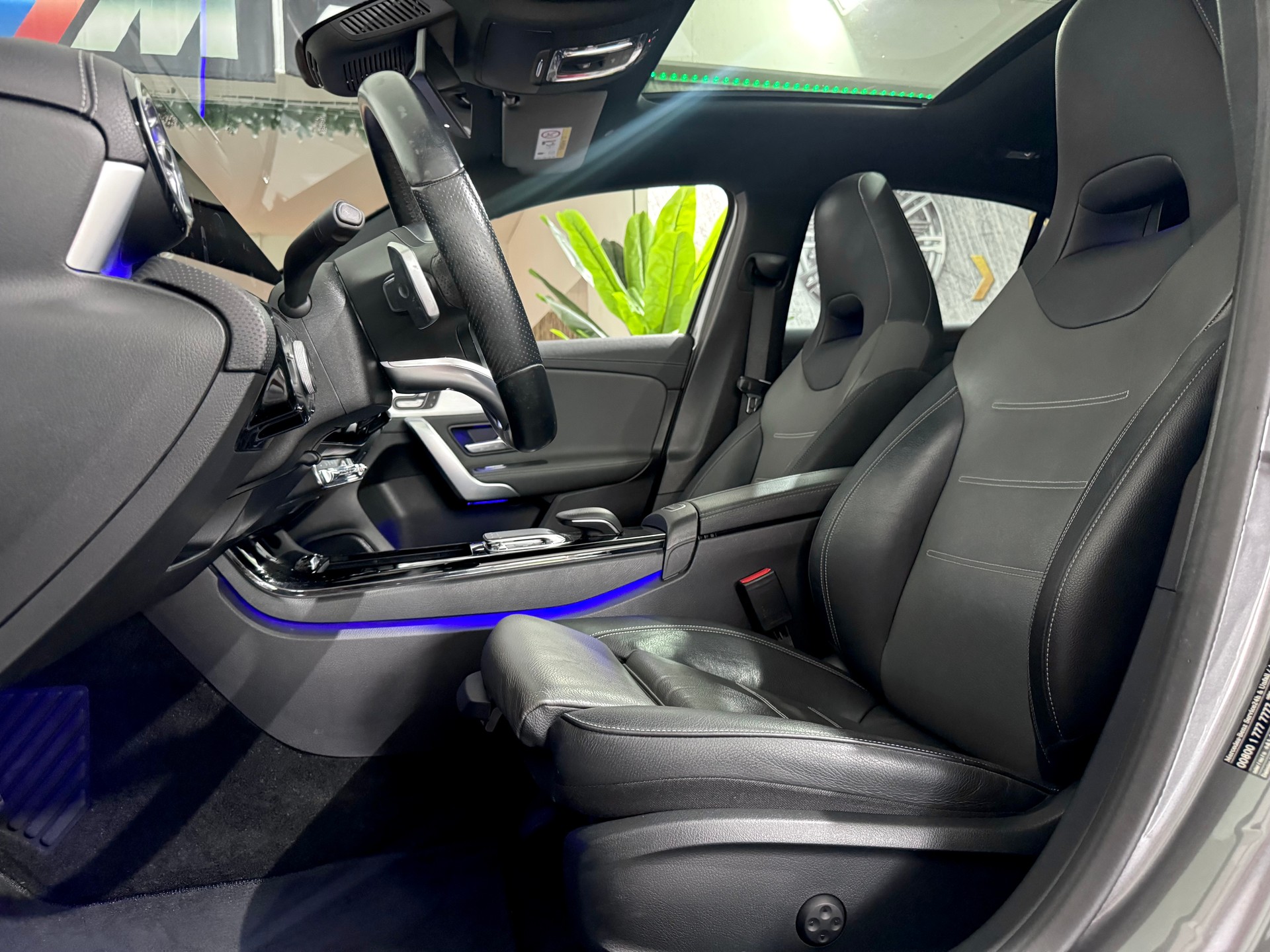 MERCEDES-BENZ A 250 AMG Line 7G-DCT-image-5