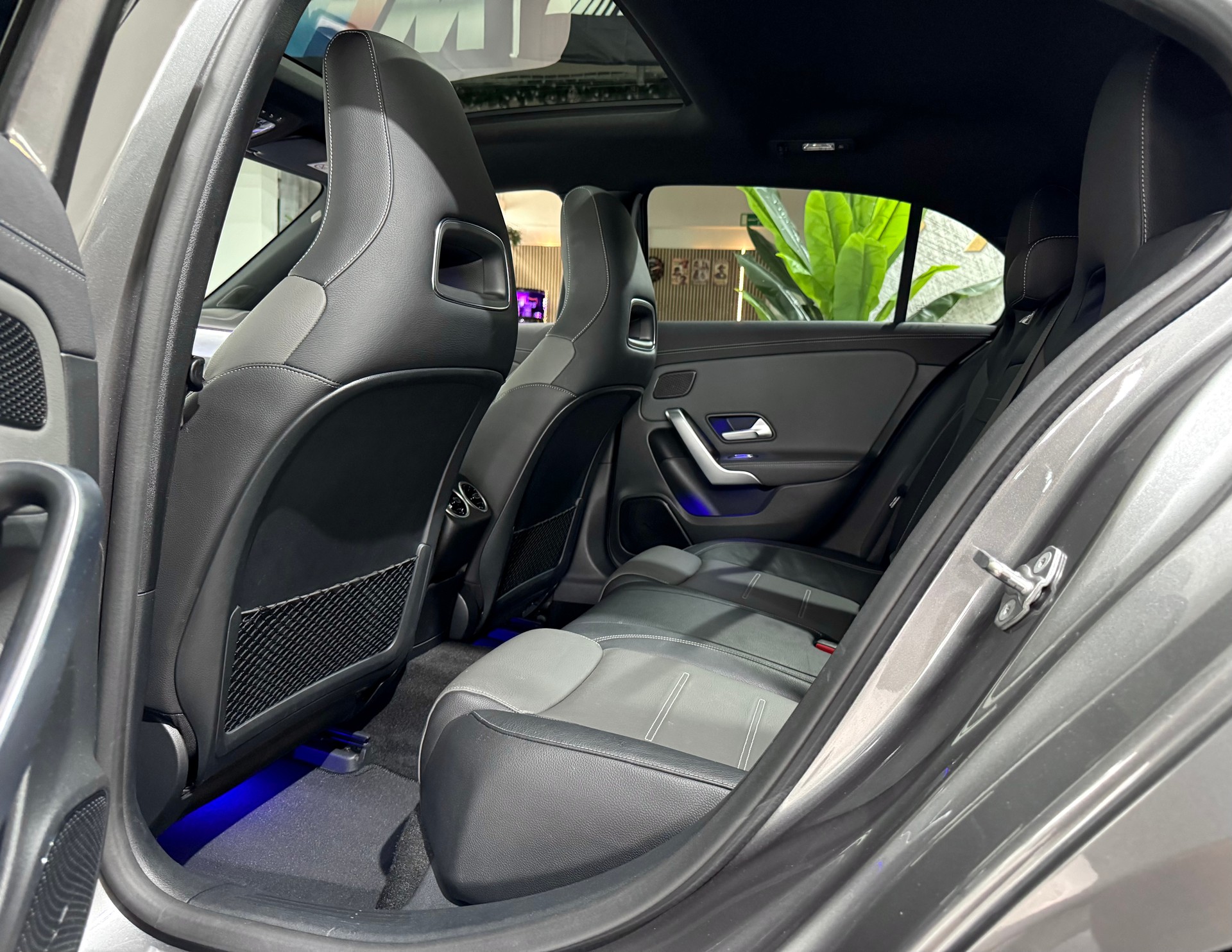 MERCEDES-BENZ A 250 AMG Line 7G-DCT-image-7