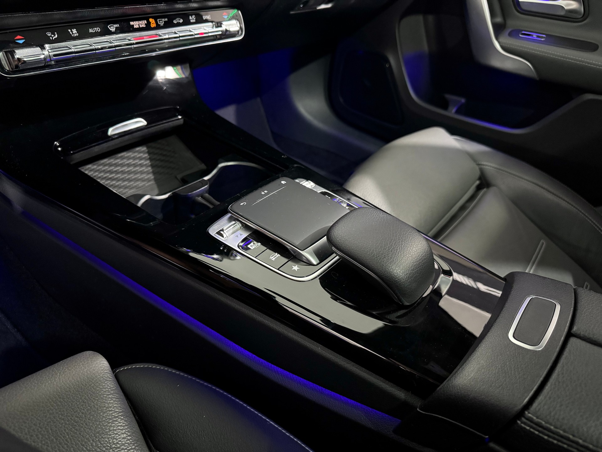 MERCEDES-BENZ A 250 AMG Line 7G-DCT-image-11