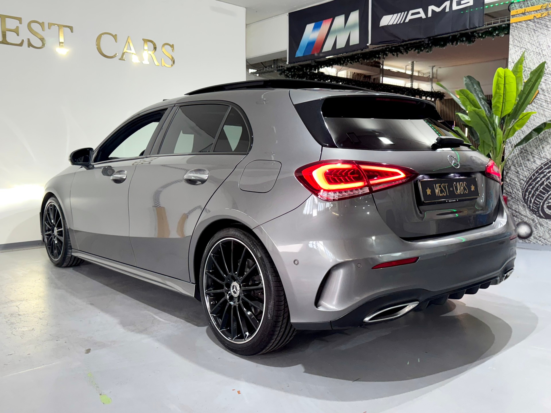 MERCEDES-BENZ A 250 AMG Line 7G-DCT-image-4