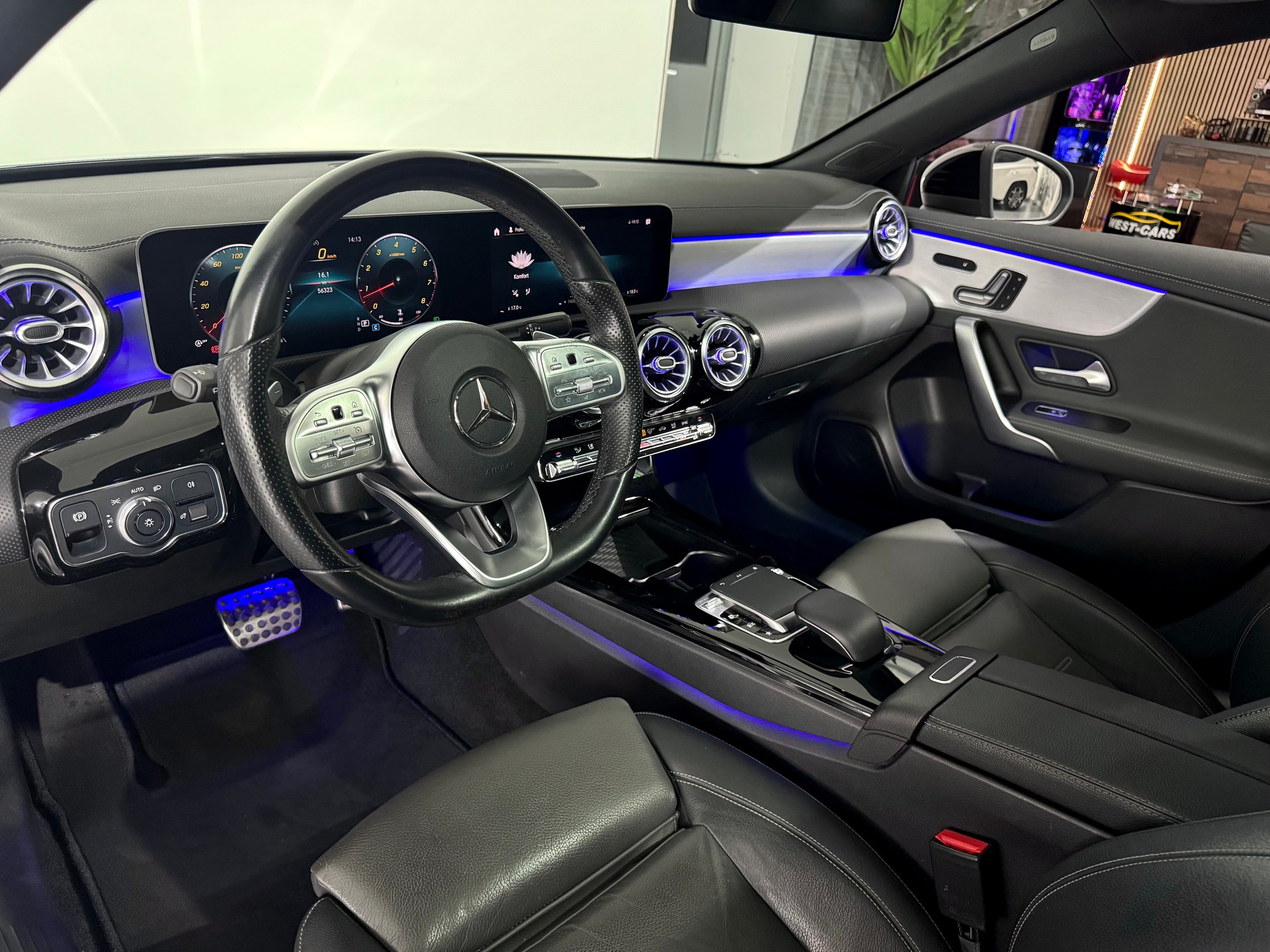 MERCEDES-BENZ A 250 AMG Line 7G-DCT-image-9