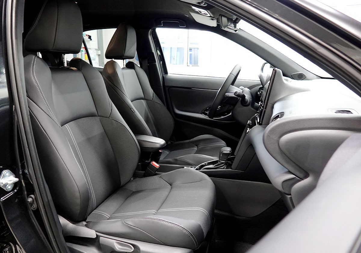 TOYOTA Yaris Cross 1.5 Premium 2WD e-CVT MY 2026-image-3