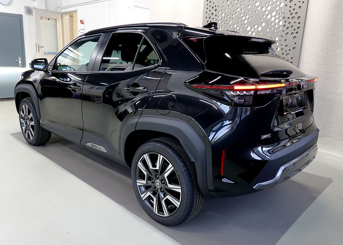 TOYOTA Yaris Cross 1.5 Premium 2WD e-CVT MY 2026-image-2