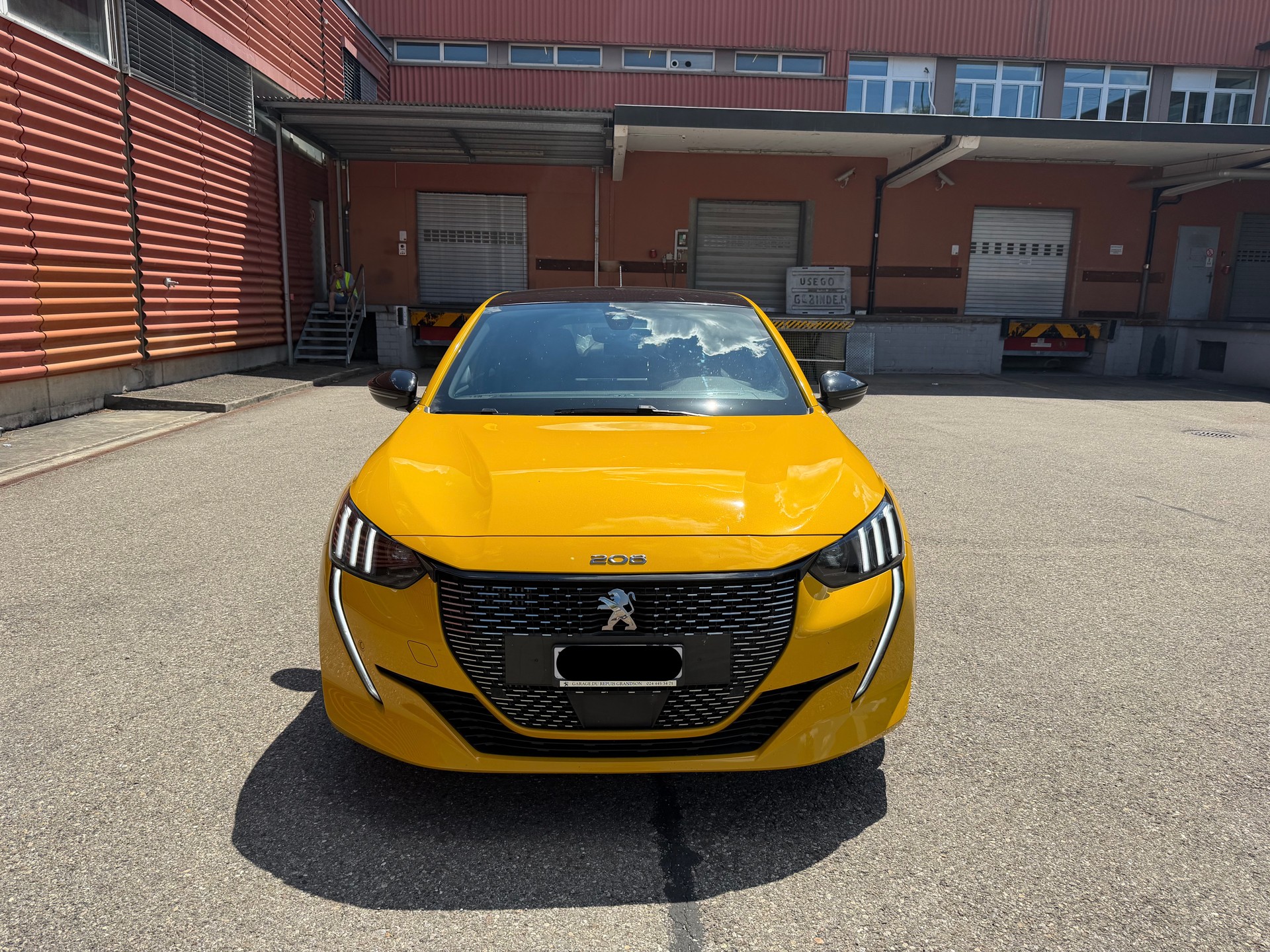 PEUGEOT 208 1.2 PureTech GT Line EAT8-image-1