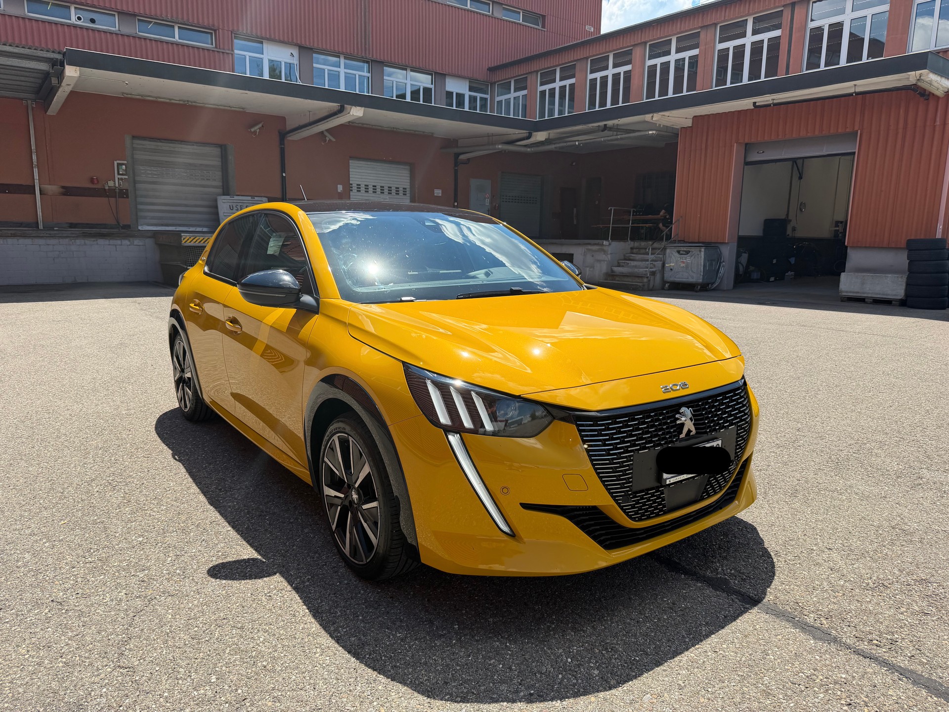 PEUGEOT 208 1.2 PureTech GT Line EAT8-image-0