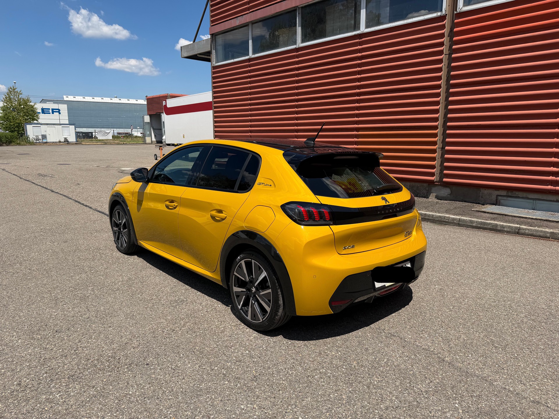PEUGEOT 208 1.2 PureTech GT Line EAT8-image-5