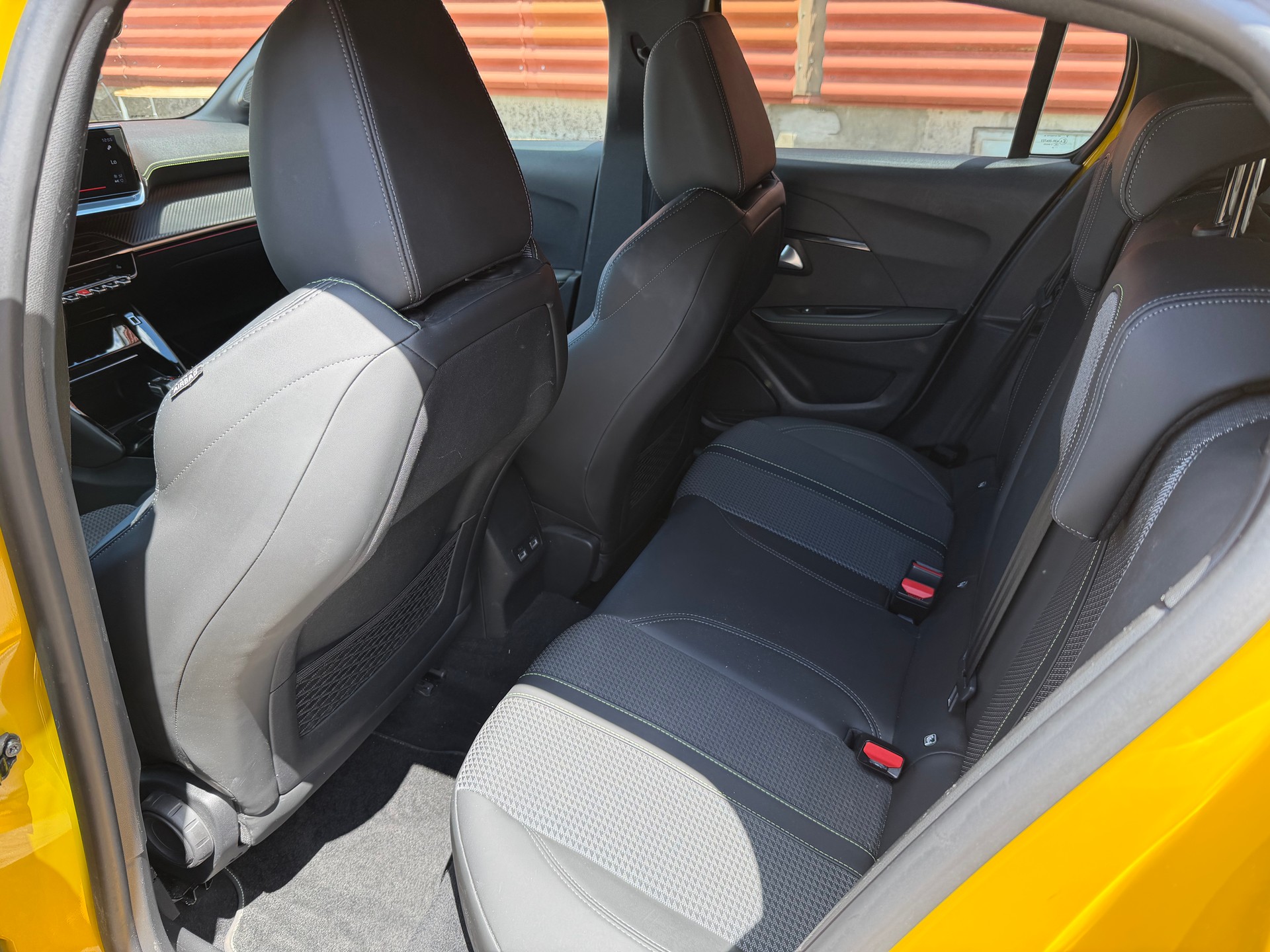 PEUGEOT 208 1.2 PureTech GT Line EAT8-image-12
