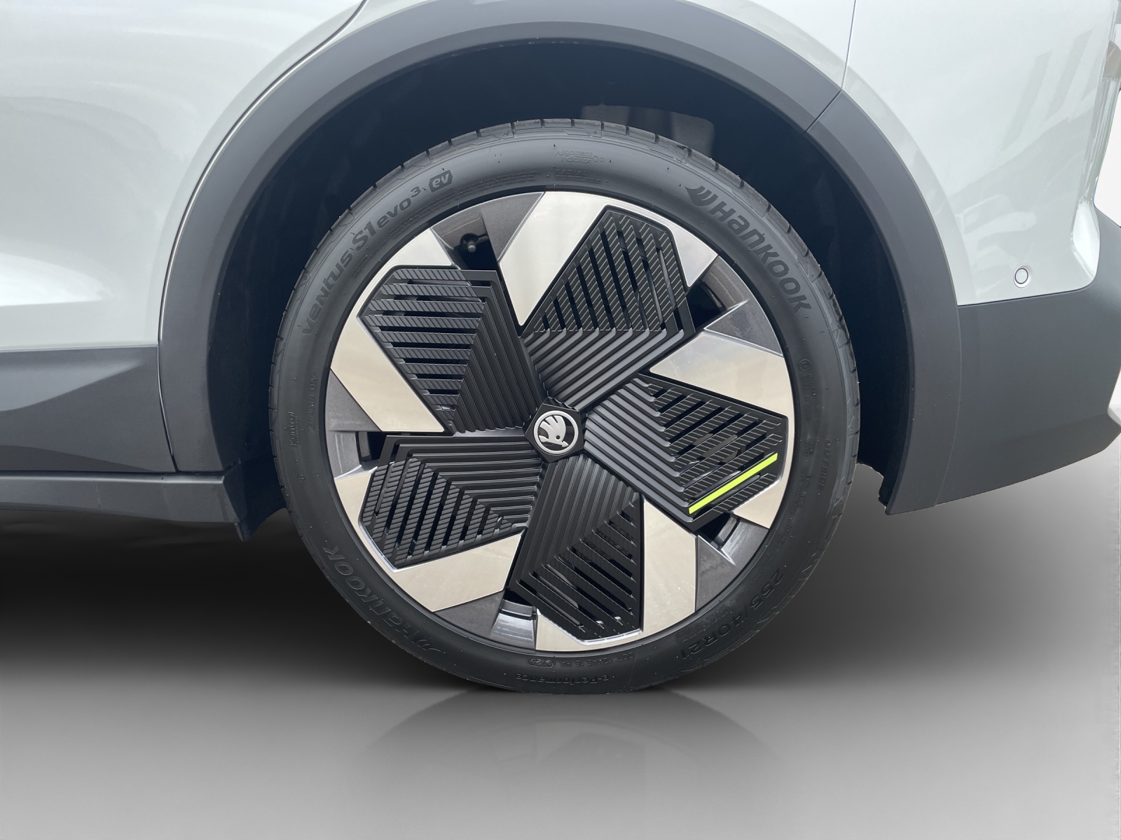 SKODA Elroq RS 4x4-image-7