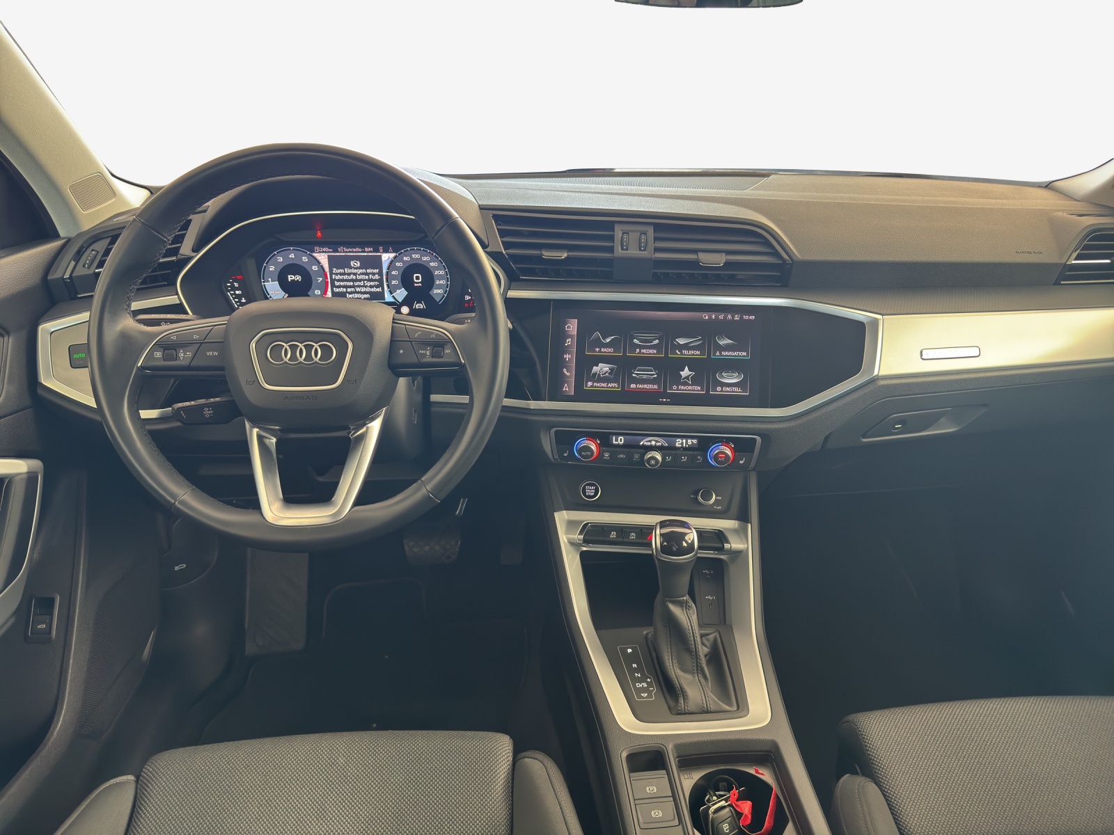 AUDI Q3 45 TFSI advanced quattro S-tronic-image-8
