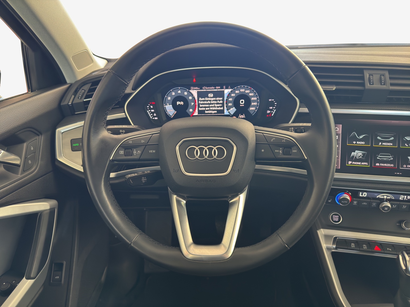 AUDI Q3 45 TFSI advanced quattro S-tronic-image-9