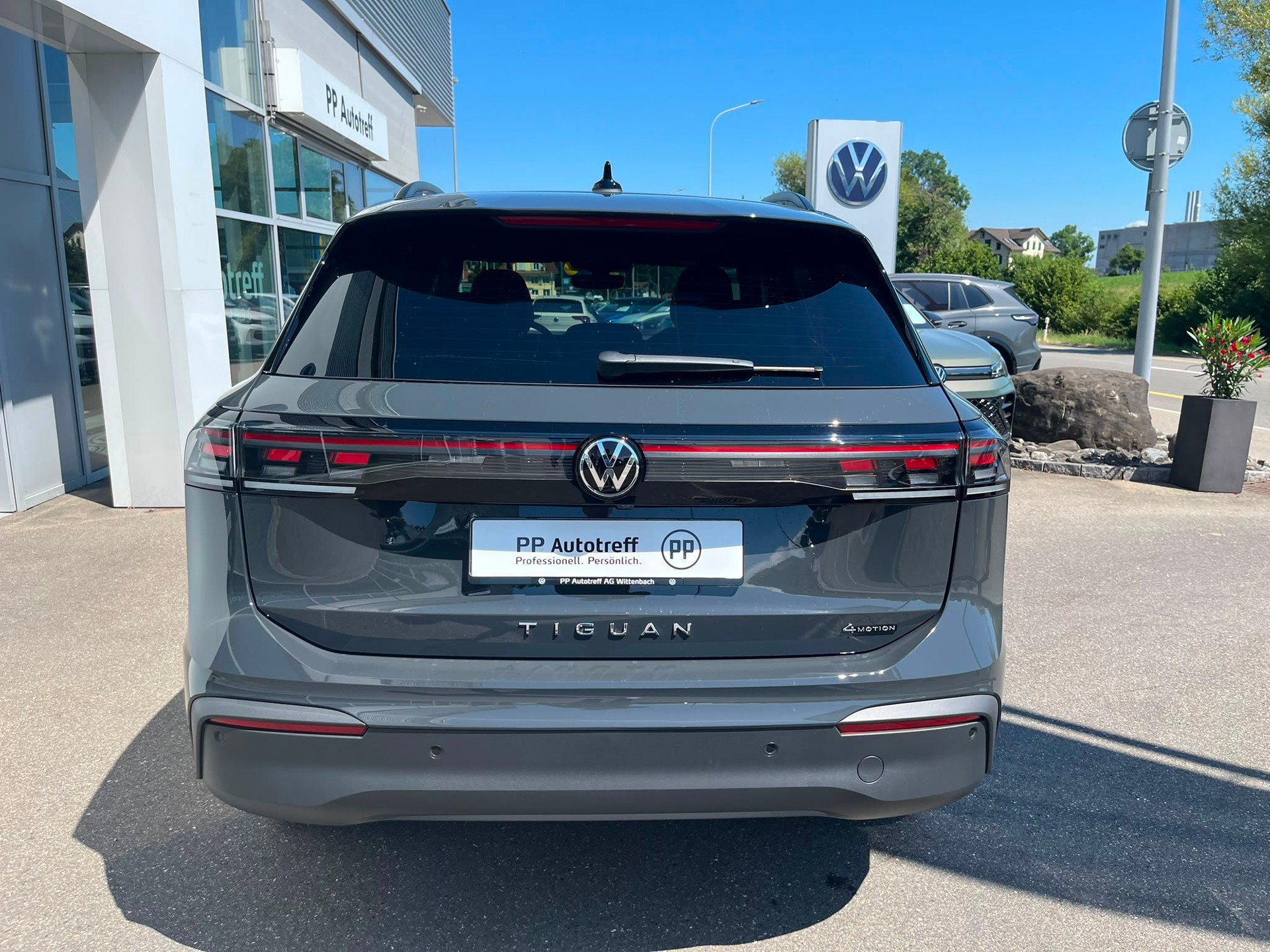 VW Tiguan 2.0 TSI DSG R-Line United 4Motion-image-3
