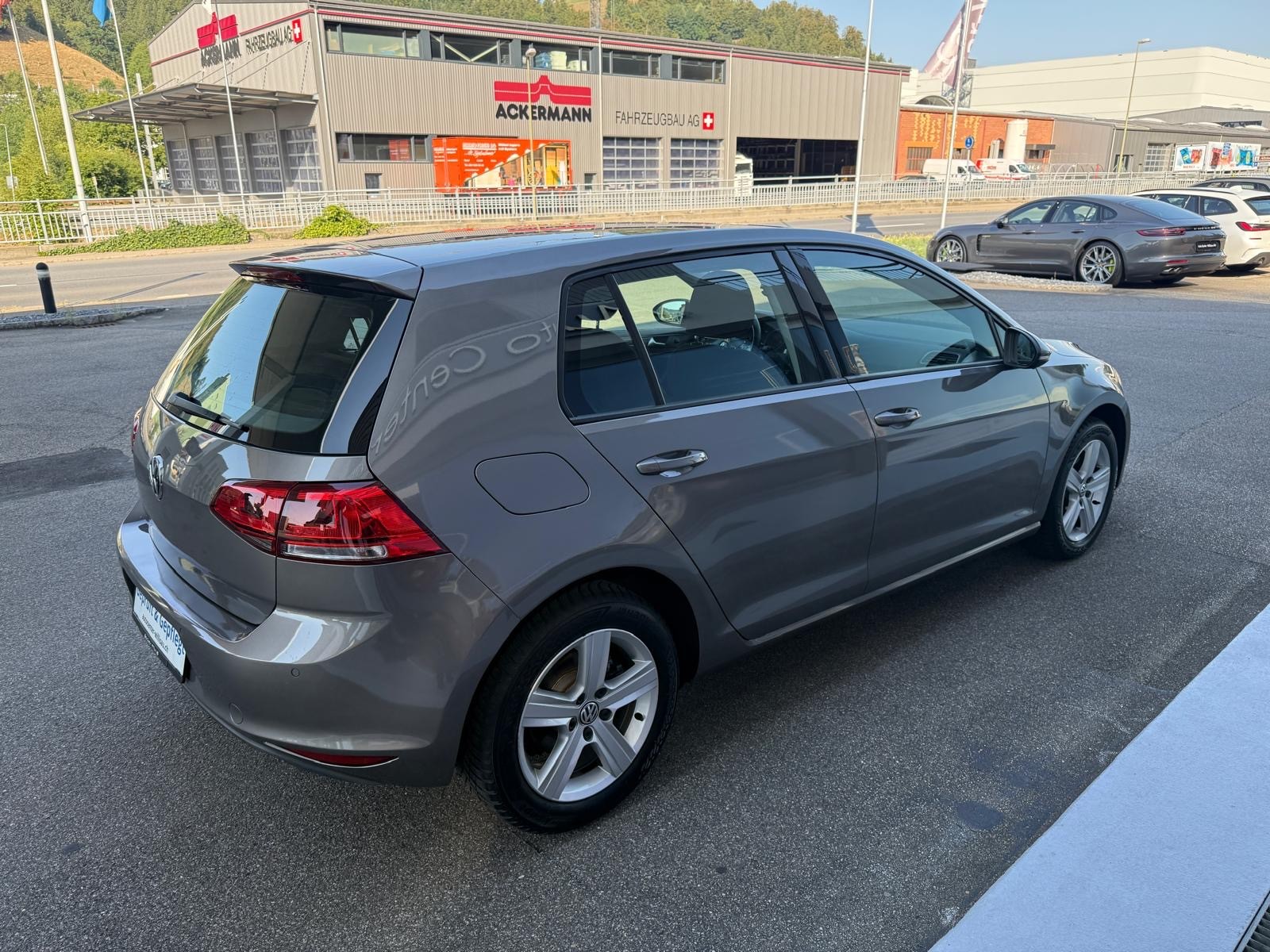 VW Golf 1.4 TSI Highline-image-12