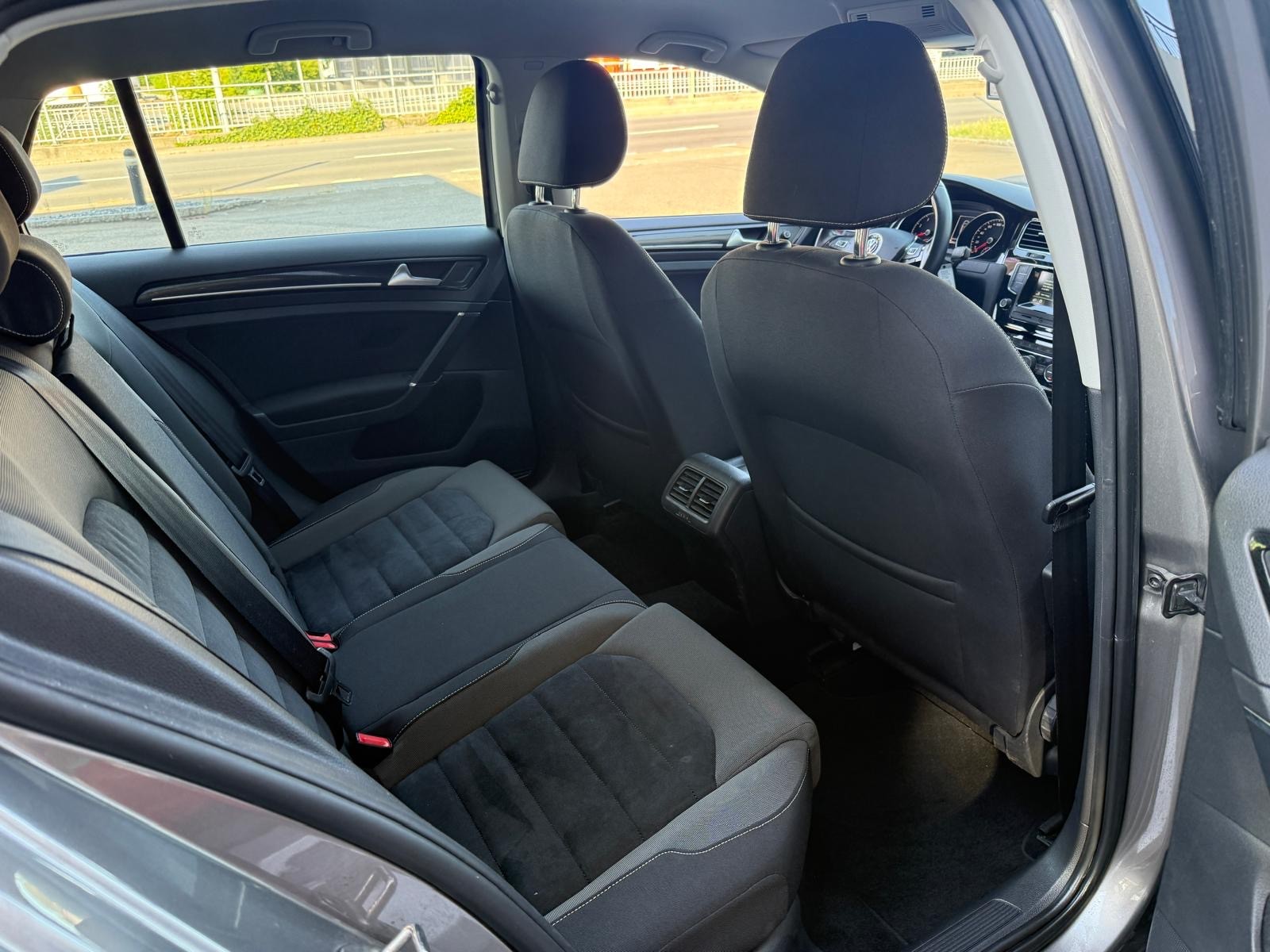 VW Golf 1.4 TSI Highline-image-14