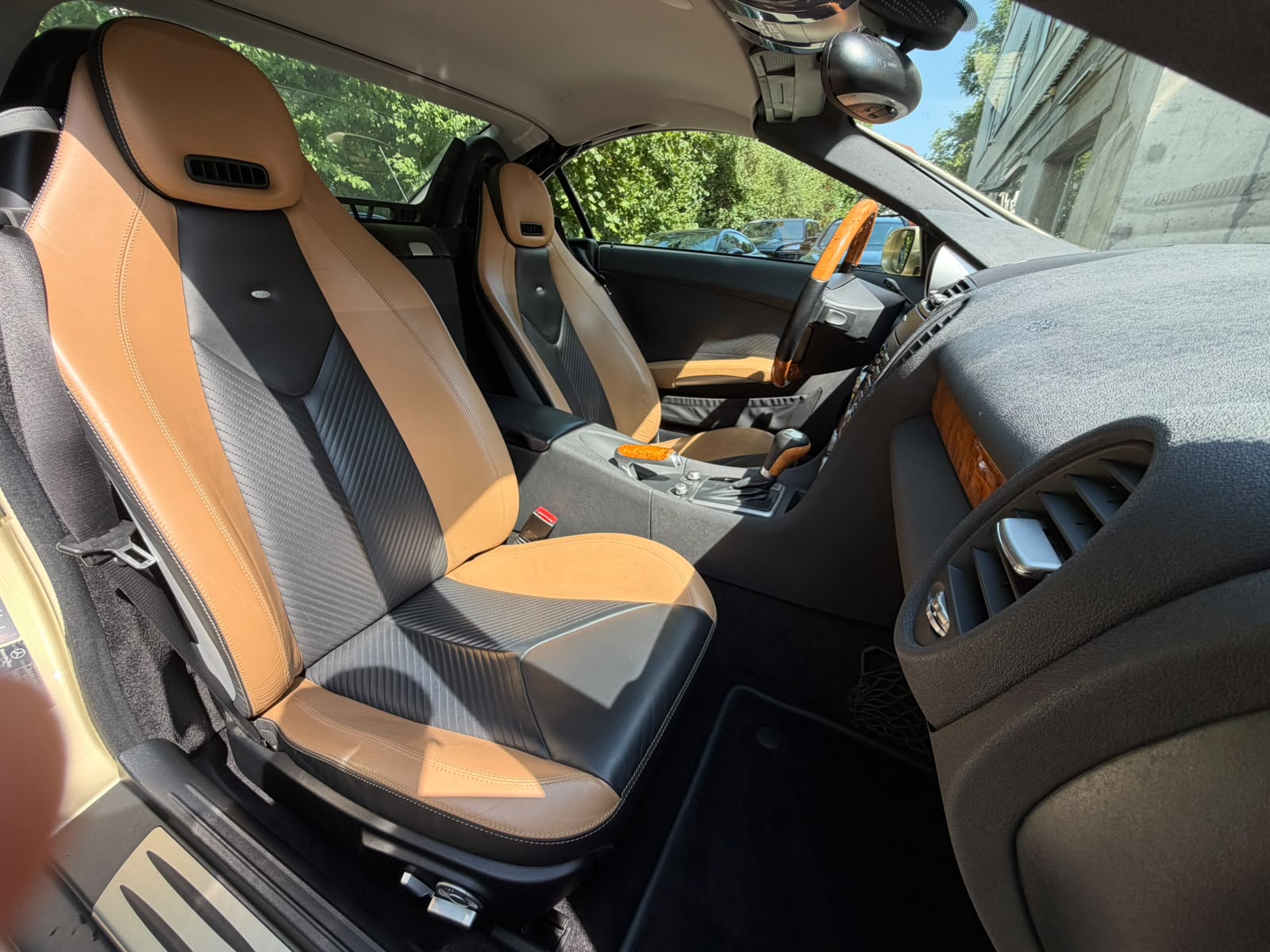 MERCEDES-BENZ SLK 350 Designo-image-16